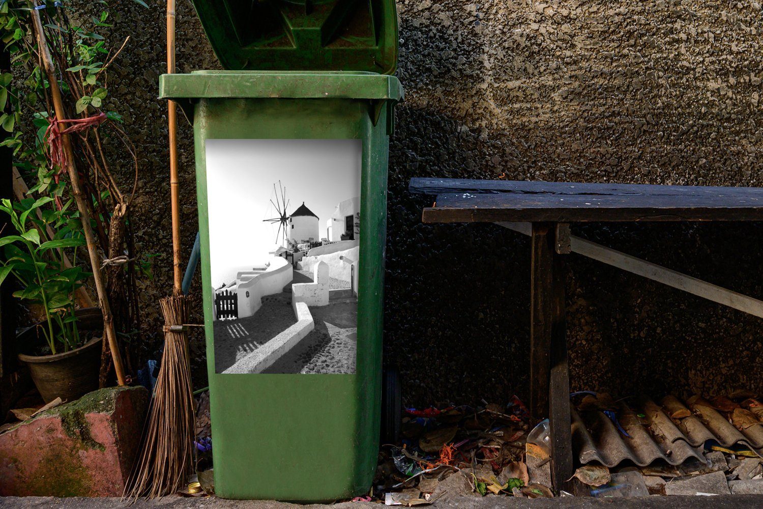 MuchoWow Wandsticker Windmühle schwarz und (1 Abfalbehälter St), Santorin weiß in Griechenland Mülleimer-aufkleber, auf Sticker, Container, Mülltonne, 