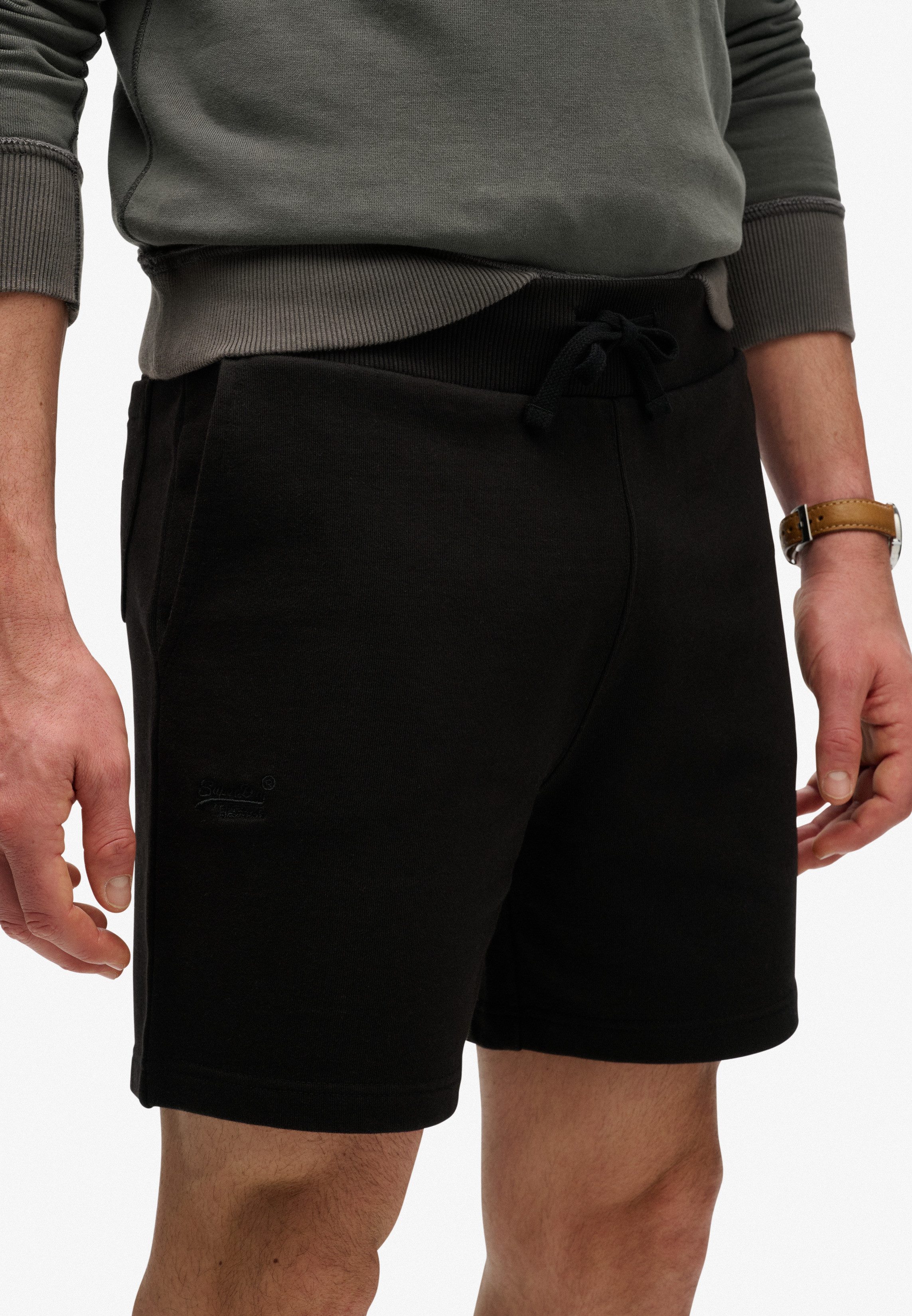 Superdry Sweatshorts ESSENTIAL LOGO CLASSIC SHORT Relaxed Fit, mit Gummizug, knielange Form, unifarben
