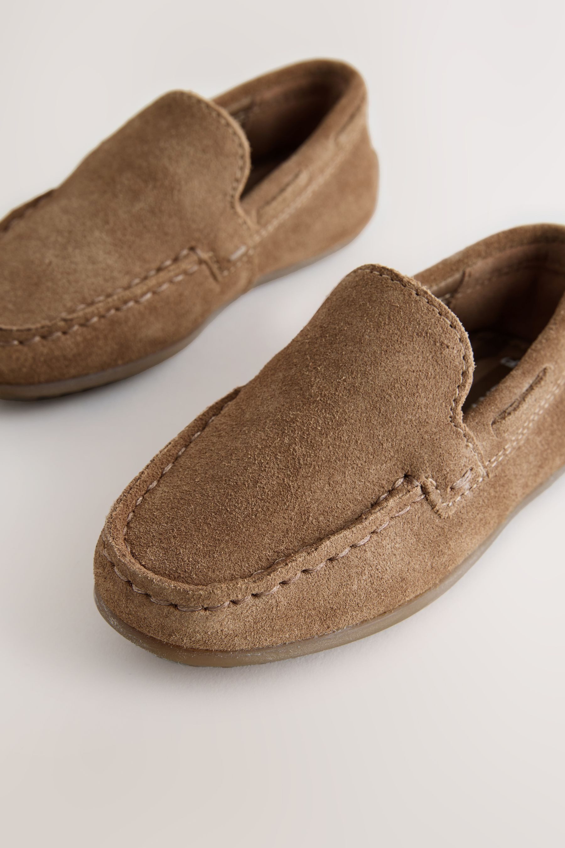 Next Schlupf-Loafer aus Veloursleder, weite Passform Loafer – Bild 5 von 5