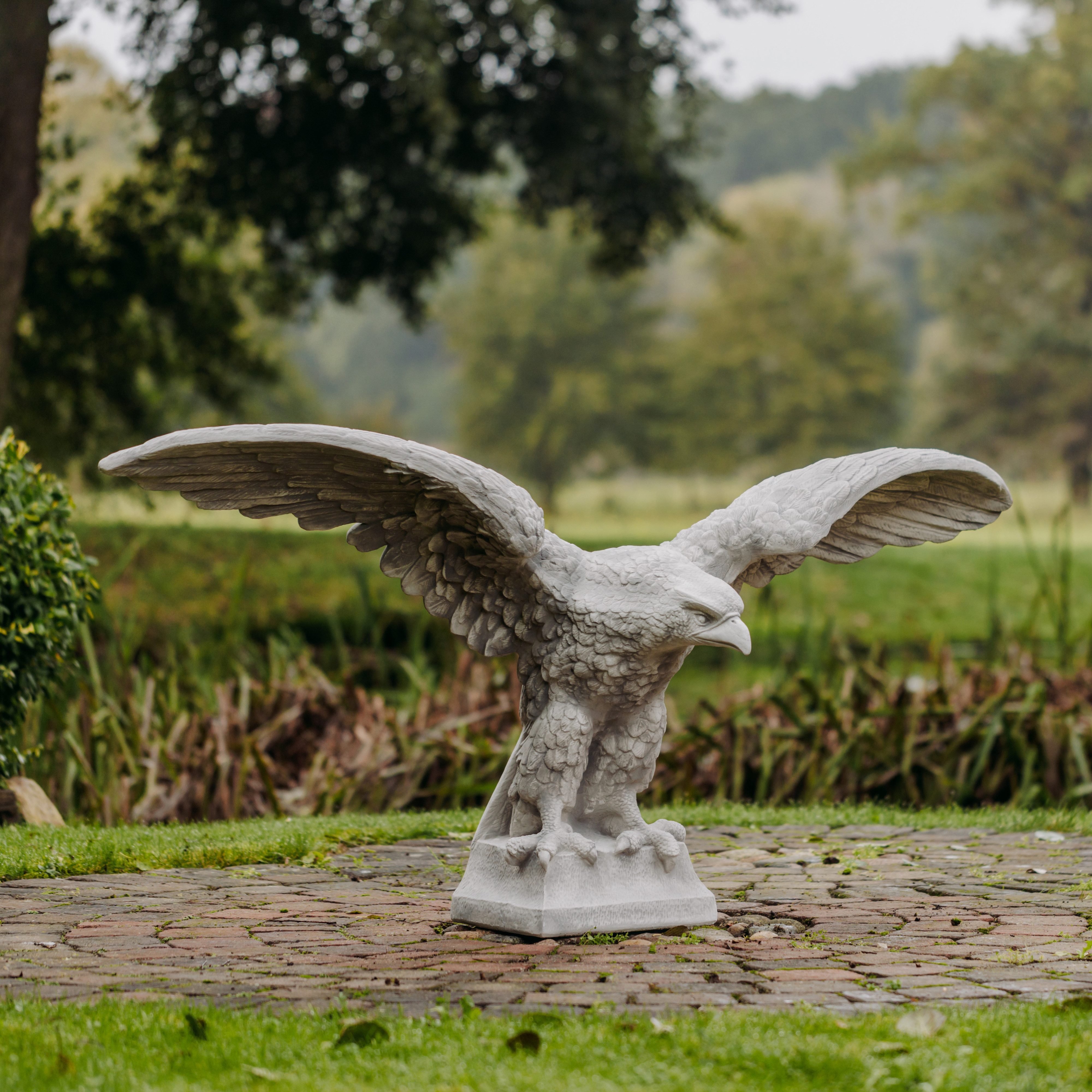 Gartenfigur Beeindruckende Adler-Statue, H. 83 cm, 118 kg