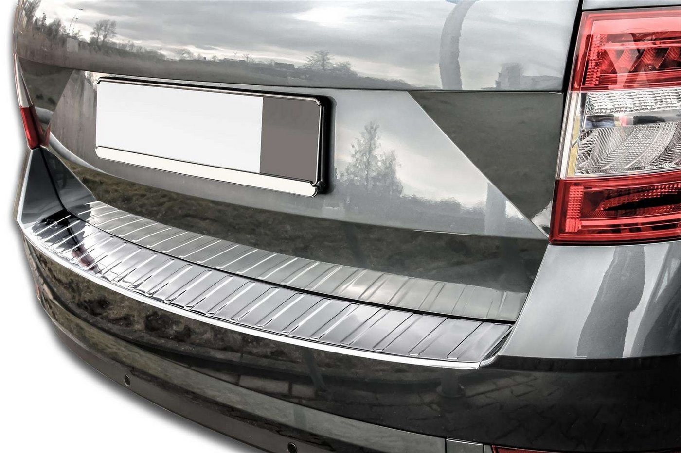RECAMBO Ladekantenschutz für SKODA Octavia 3 Kombi FACELIFT 2017-2020 Stoßstangenschutz, V2A rostfrei, Exklusive Optik, praktischer Schutz & perfekte Passform