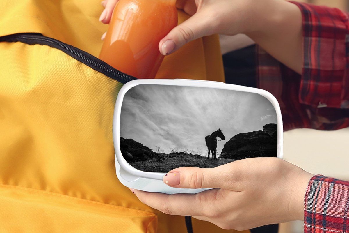 Lunchbox Wolken und (2-tlg), - MuchoWow - Kinder Jungs Mädchen Brotdose, Wiese, für und weiß Pferd Kunststoff, Erwachsene, Brotbox für