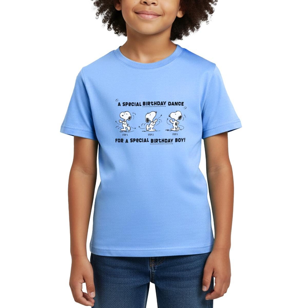 Spreadshirt T-Shirt Peanuts Design Snoopy Geburtstagstanz Junge Kinder T-Shirt (1-tlg) Fällt klein aus. Wir empfehlen, eine Größe größer zu bestellen.