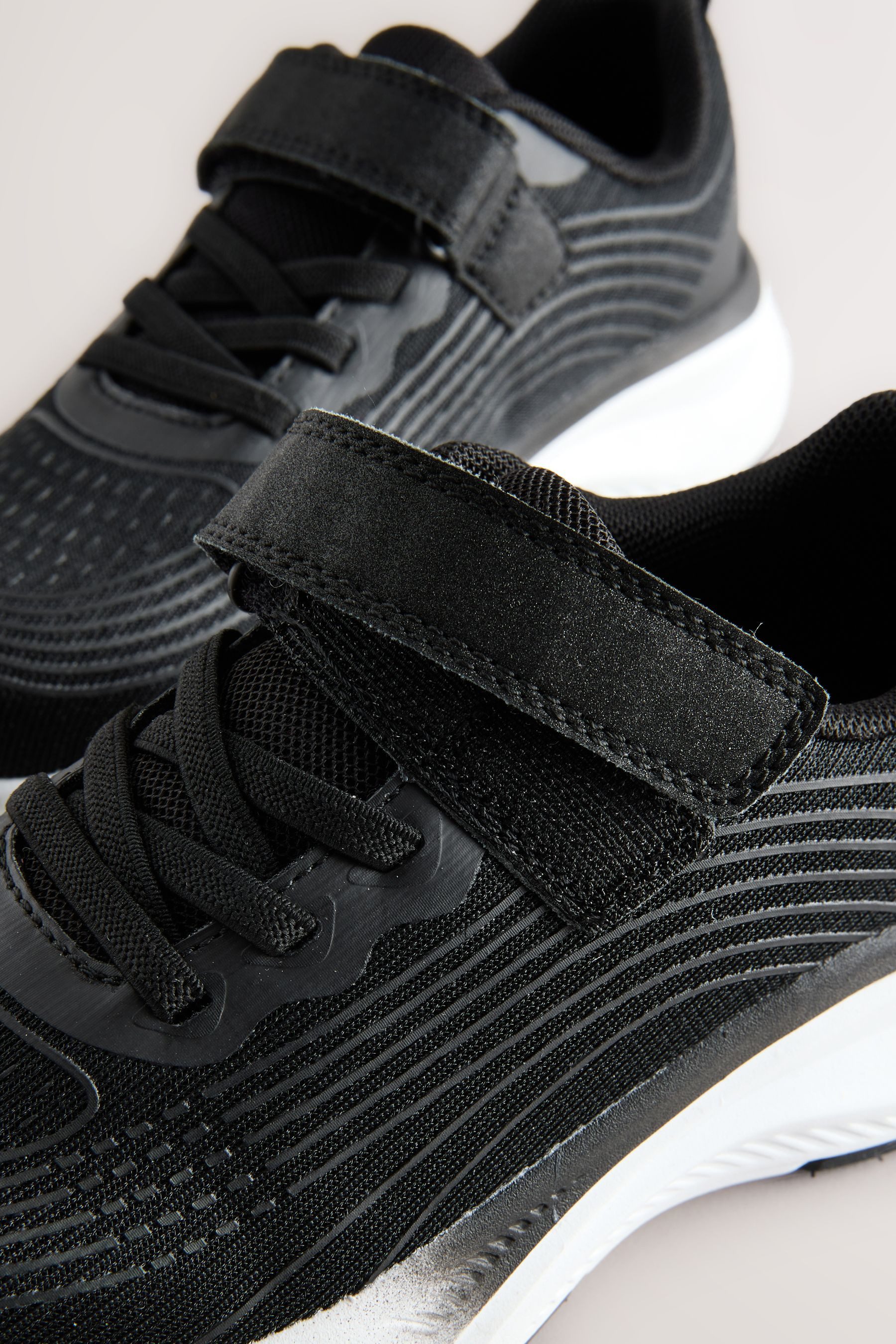Next Schulturnschuhe mit elastischen Schnürsenkeln Sneaker (1-tlg)