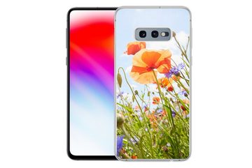 MuchoWow Handyhülle Blumen - Mohn - Frühling - Natur - Rot - Blau, Phone Case, Handyhülle Samsung Galaxy S10e, Silikon, Schutzhülle