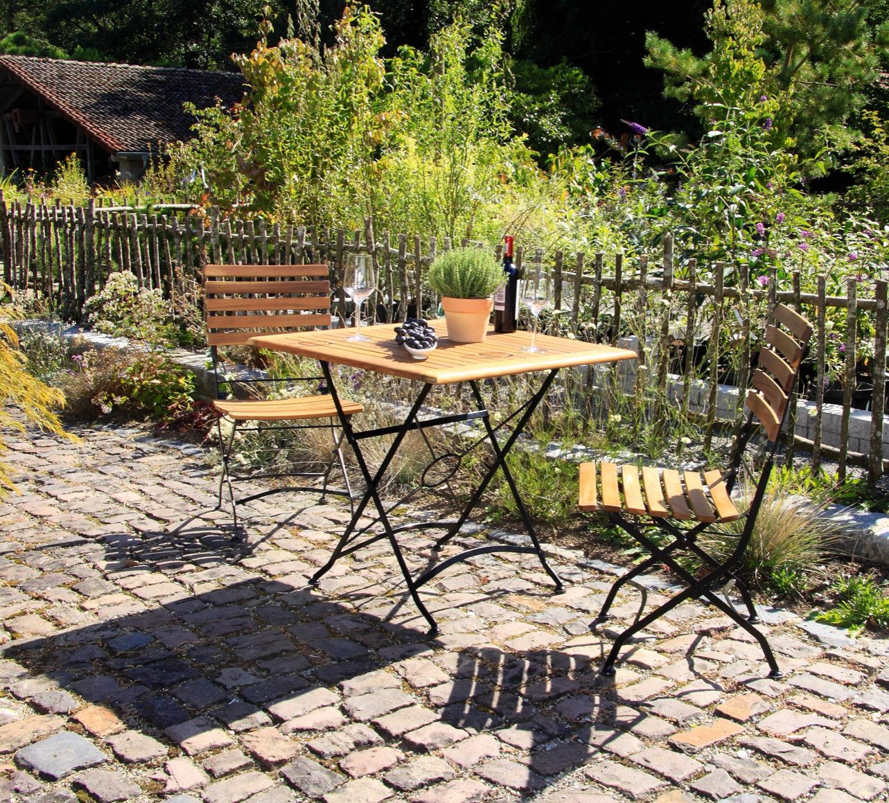 acamp Gartenlounge-Set Klappstuhl Lindau mit Eisengestell im Set 3-teilig inkl. Tisch, (Gartenmöbel Set), Faltstuhl, Gastrostuhl, Holzstuhl, Holztisch, Klapptisch 80x80cm