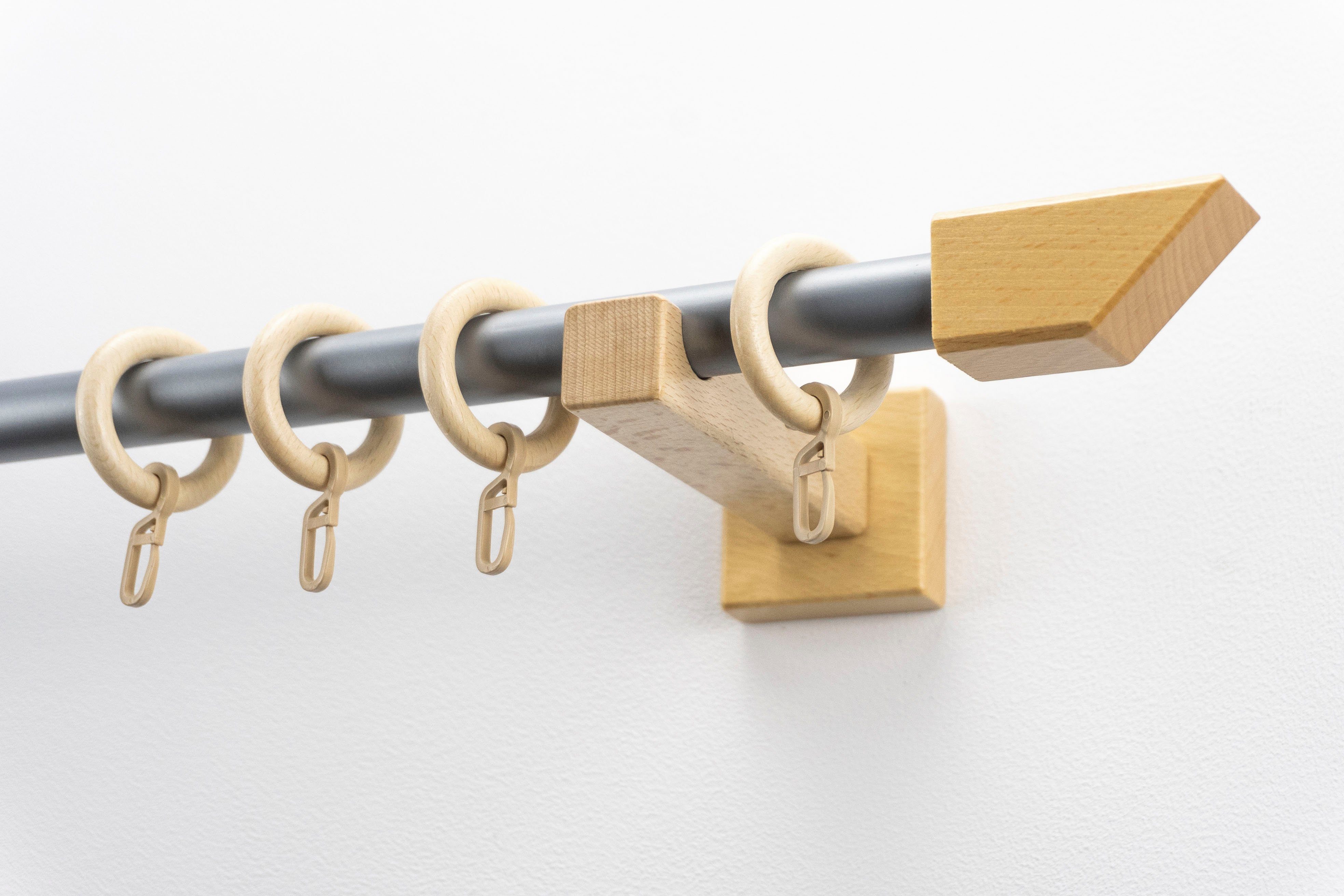 GARESA Gardinenstange CUBUS, Ø 20 mm, 1-läufig, Wunschmaßlänge, mit Bohren, verschraubt, Holzwerkstoff, Metall, Vorhanggarnitur, verlängerbar, Endknopf abgeschrägt, mit Ringe