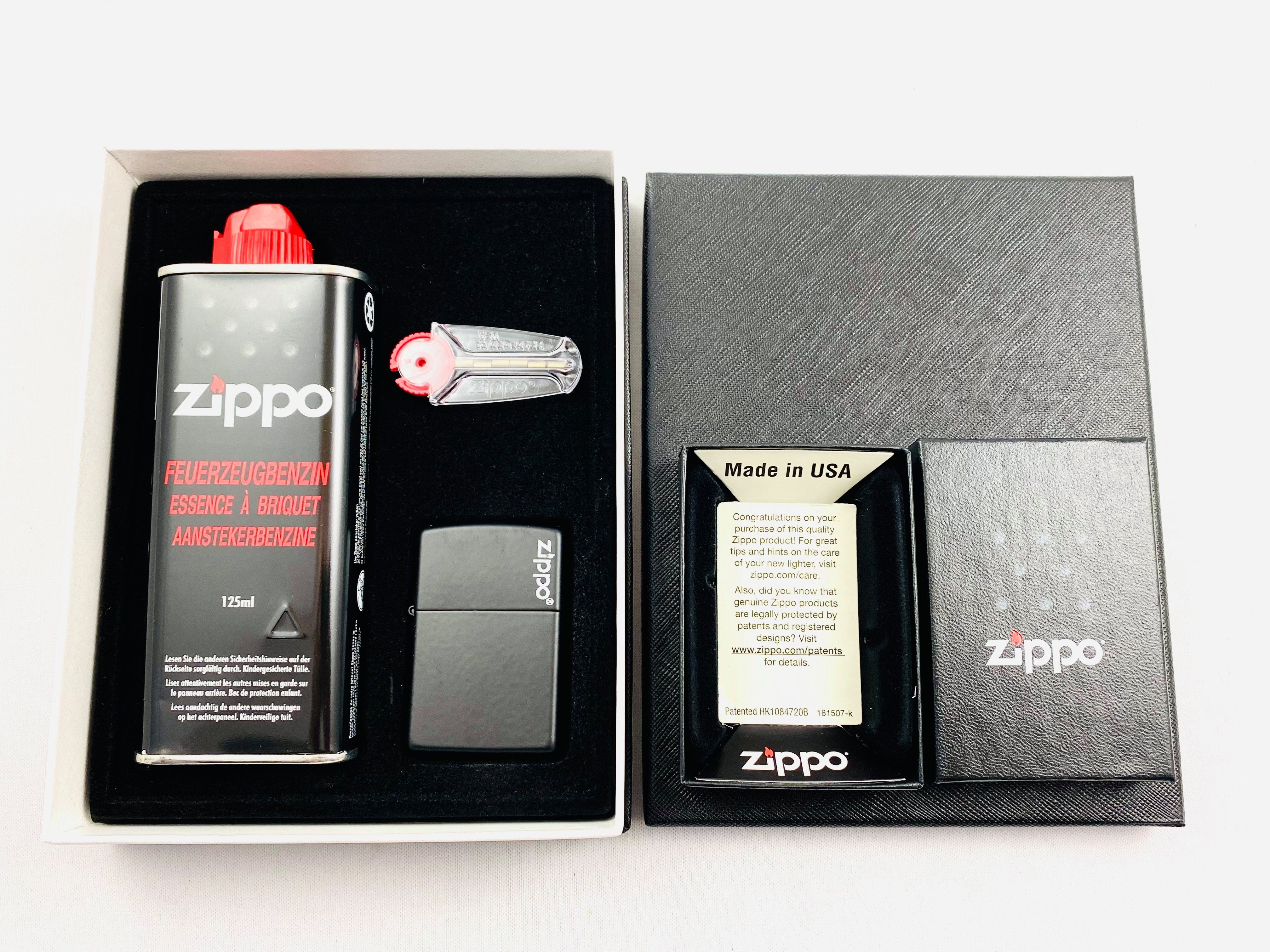 Zippo Feuerzeug Zippo matt schwarz mit Logo Geschenkset Sturmfeuerzeug
