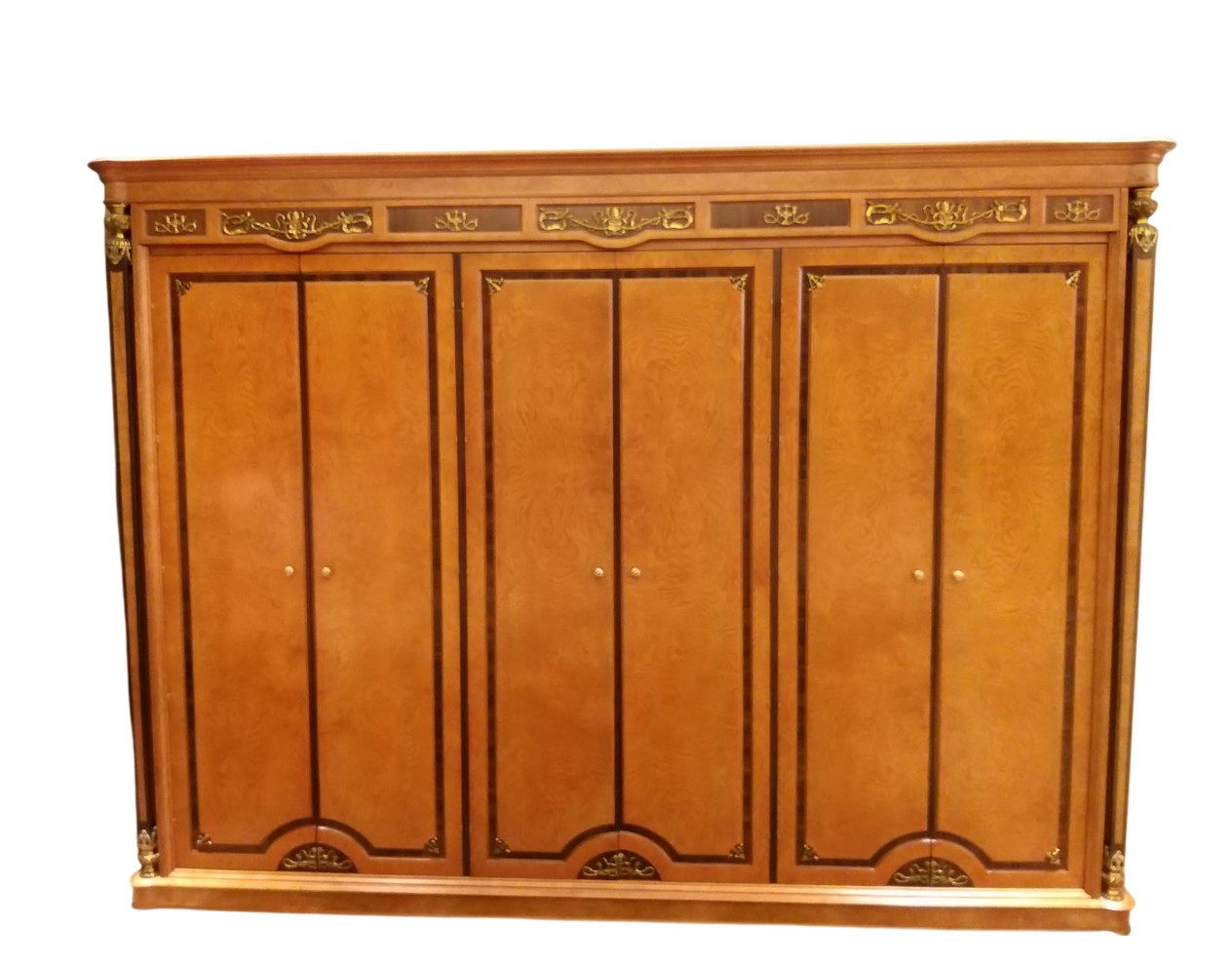 Xlmoebel Kleiderschrank XXL Großer Kleiderschrank mit 6 Türen im Antikdesign im Stil des (Kleiderschrank) Hergestellt in Europa