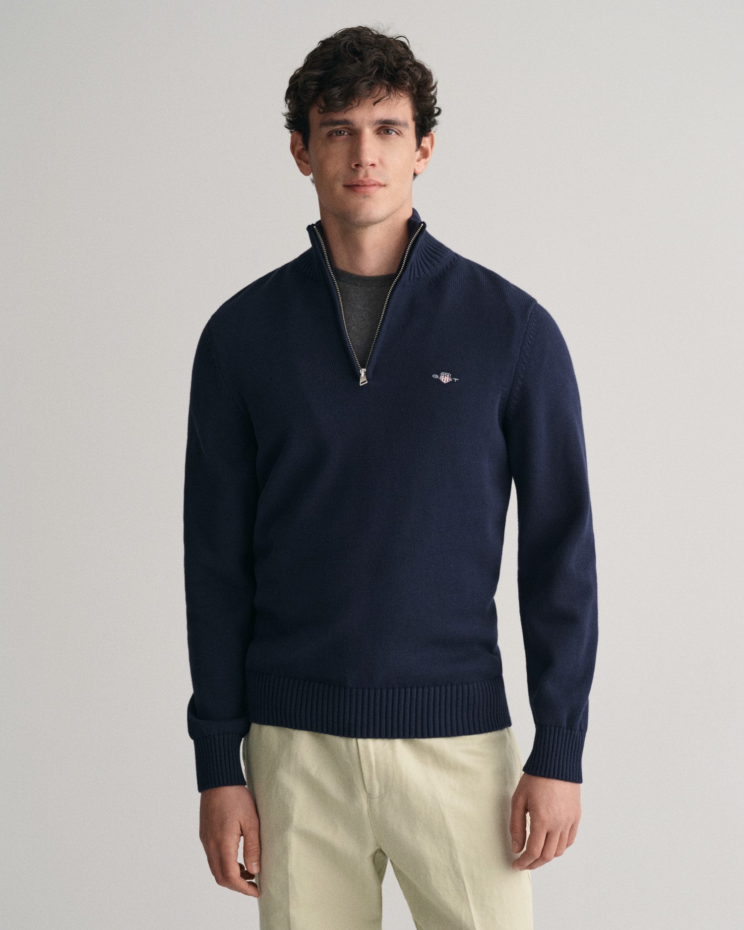 Gant Troyer CASUAL COTTON HALF ZIP mit grafischer Logostickerei auf der Brust – Bild 3 von 5