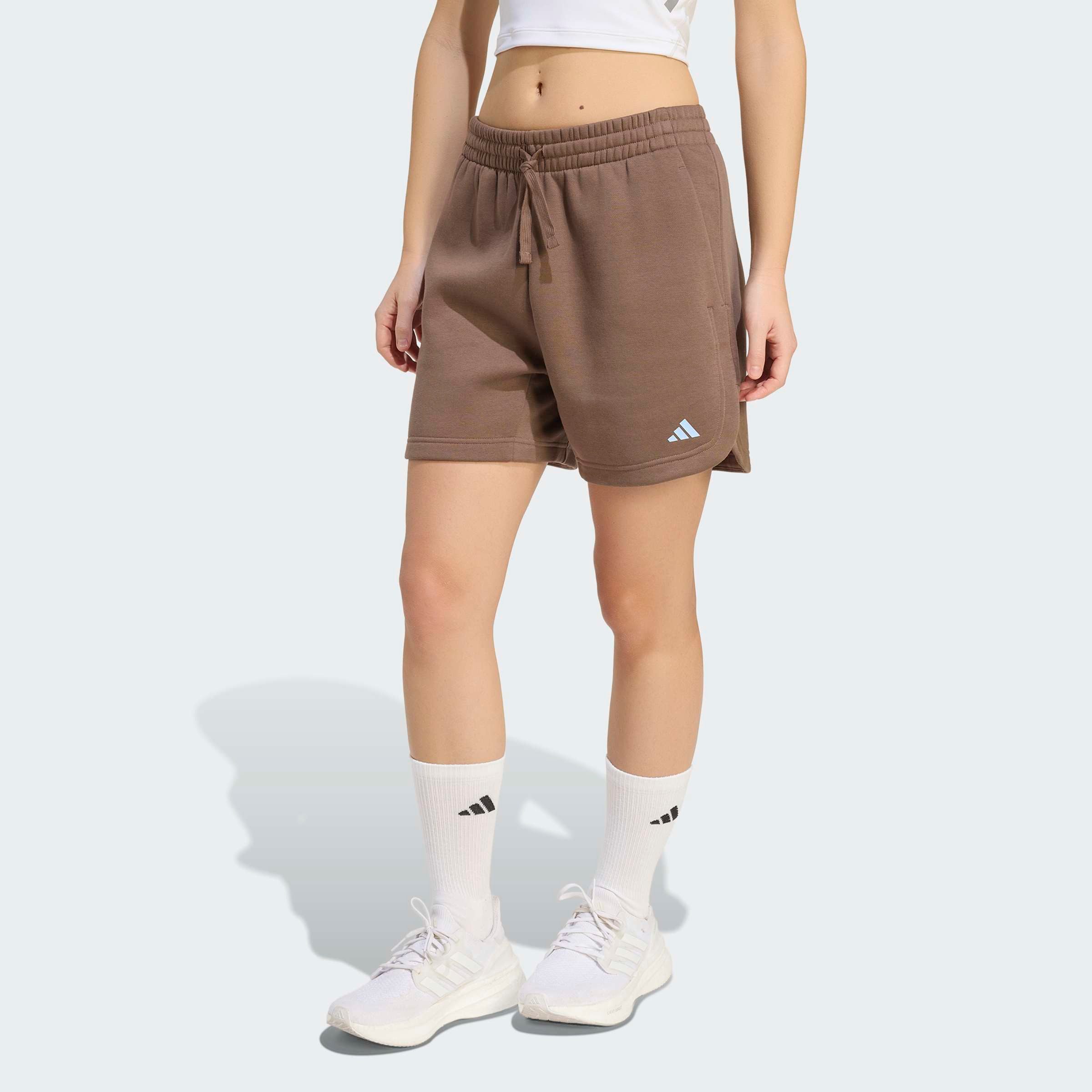 adidas Sportswear Shorts 3-STREIFEN STUDIO FLEECE, LOCKER GESCHNITTEN für sportliche Aktivitäten, aus Baumwolle, mit Kordelverschluss