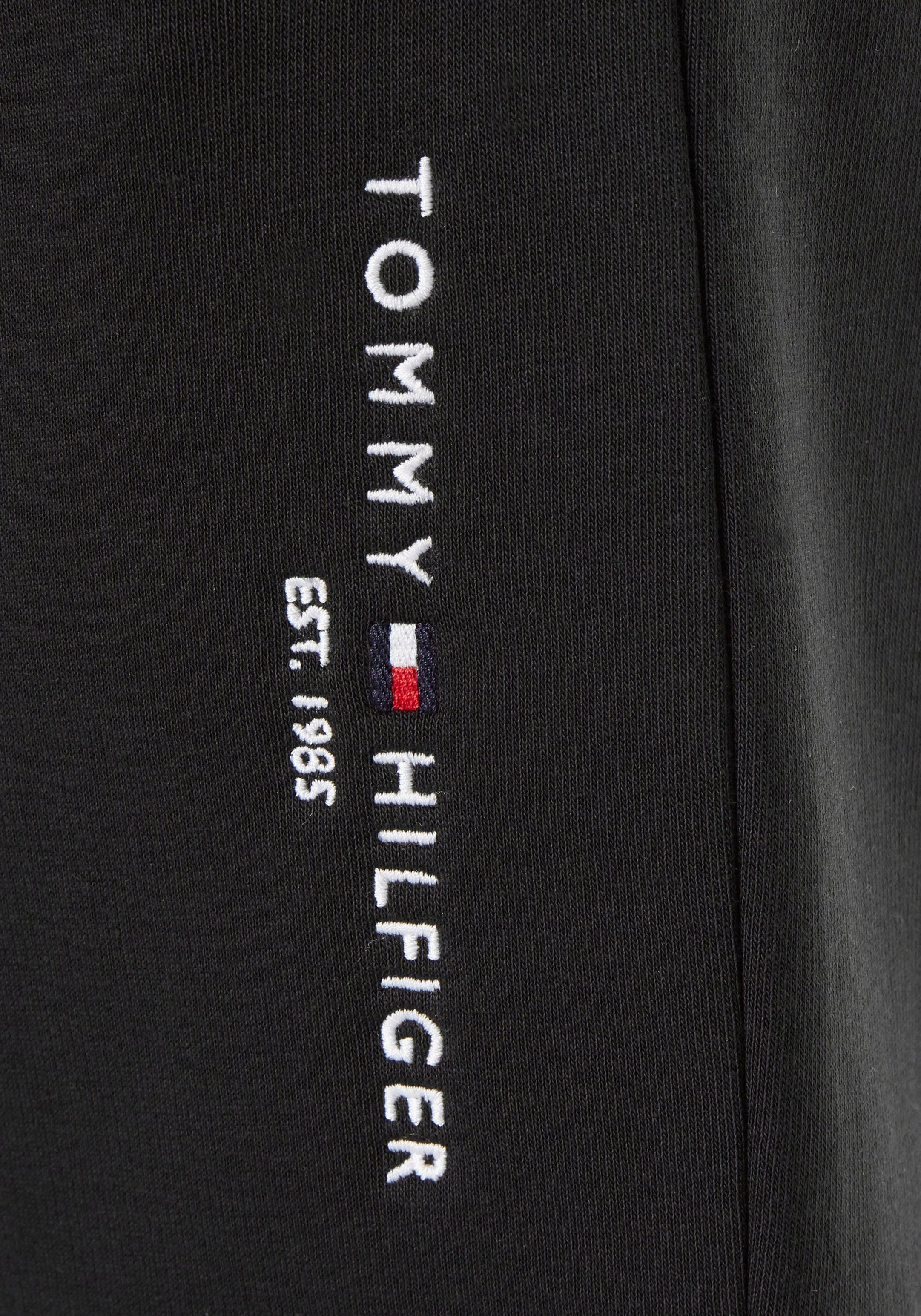 Design LOGO Sweatshorts black schlichtem Tommy TOMMY in Hilfiger SWEATSHORTS
