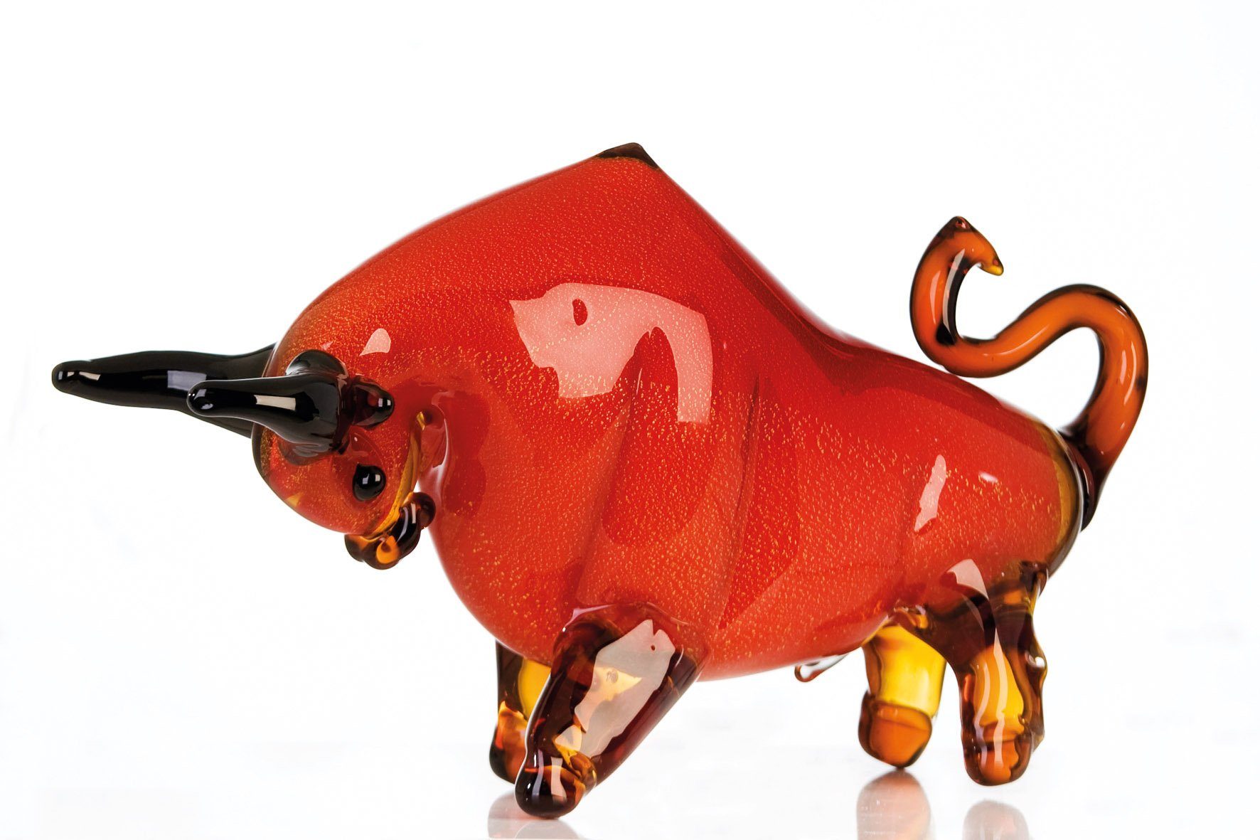 GILDE Dekofigur STIER Figur - rot - Glas - H. 28cm x T. 15cm x B. 52cm - Skulptur (1 Stück), Große Glasfigur Stier - Elegante Glasskulptur für Ihr Zuhause