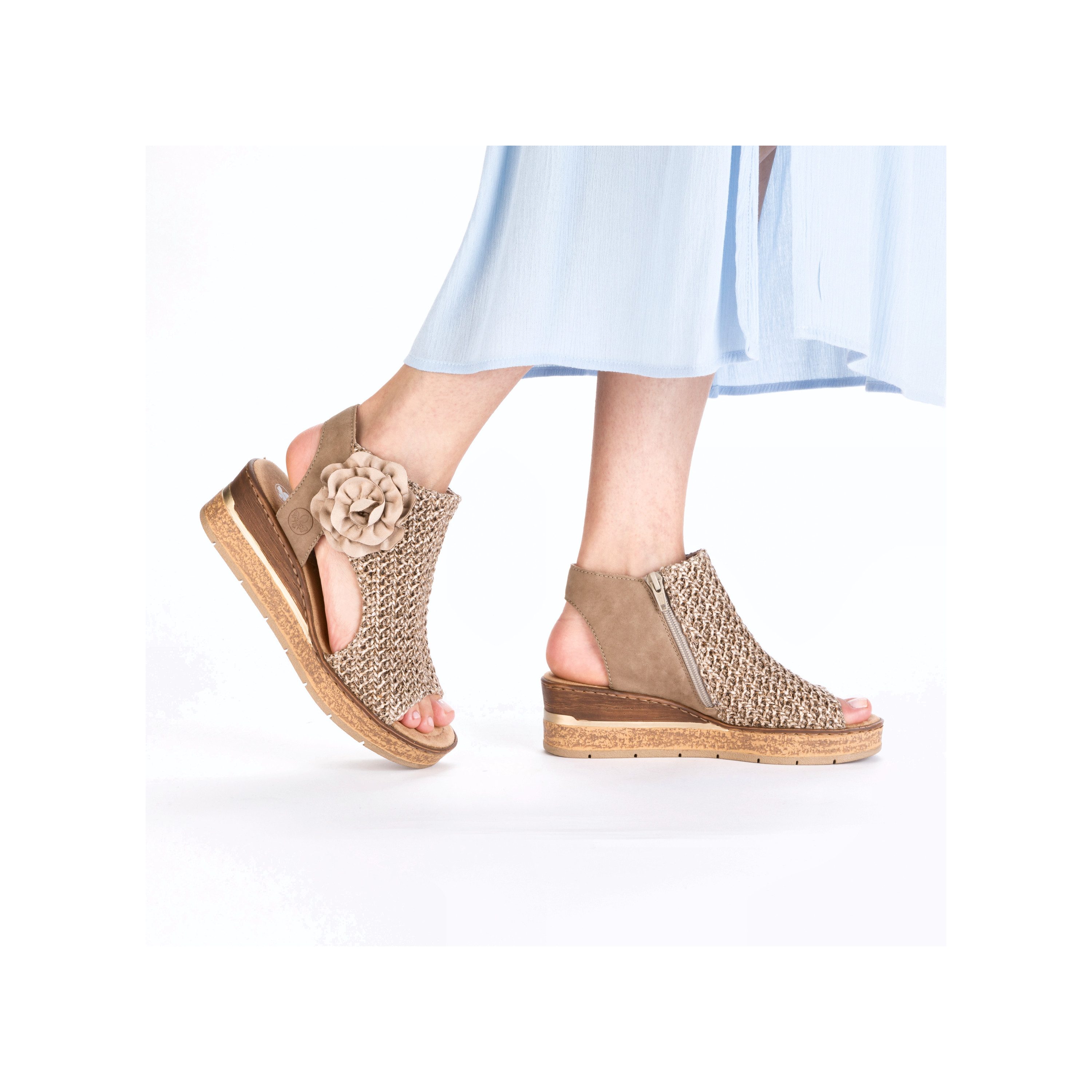 Rieker Schaftsandalette Keilsandale, Sommerschuh, Plateausandalette mit Blüte
