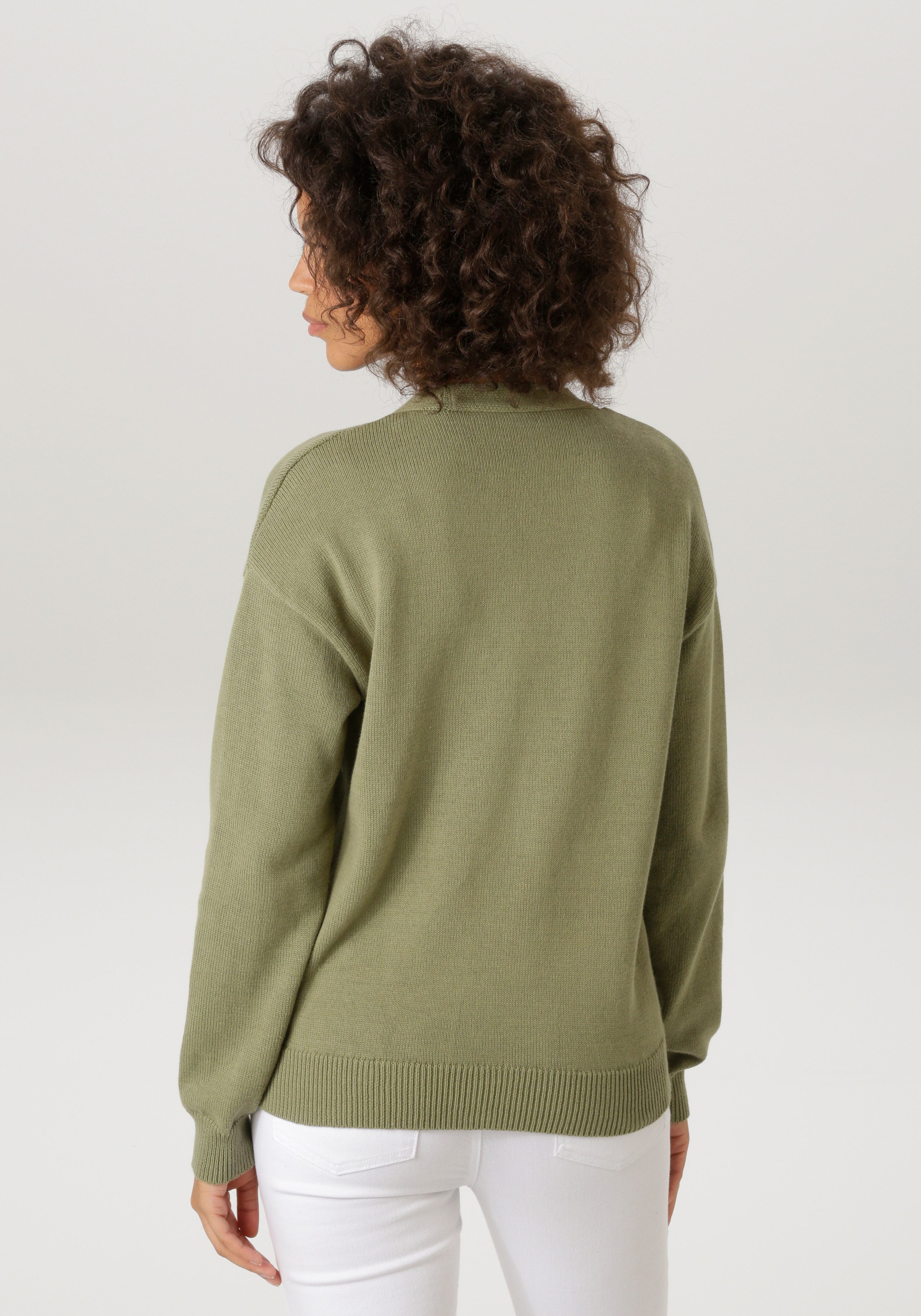 Aniston CASUAL Strickjacke mit aufgestickten Margeriten verziert