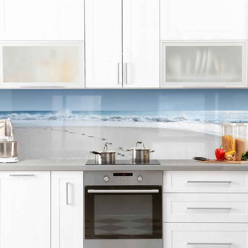 Bilderdepot24 Küchenrückwand blau dekor 3D-Optik Natur Strand Meer Spuren im Sand, (1-tlg., Nischenrückwand - für Fliesenspiegel ohne Bohren - matt), Spritzschutz Rückwand Küche Herd - Folie selbstklebend versch. Größen