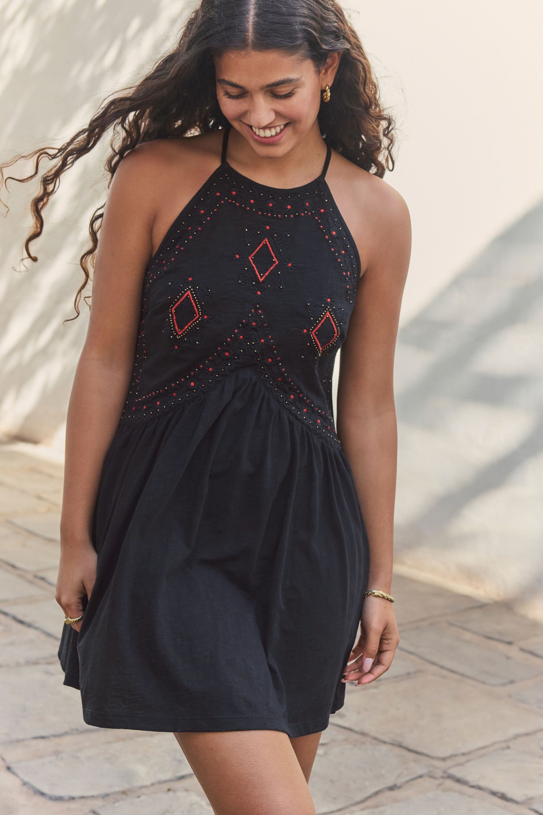 Next Jerseykleid Jersey-Minikleid 100 % Baumwolle mit Stickerei (1-tlg)