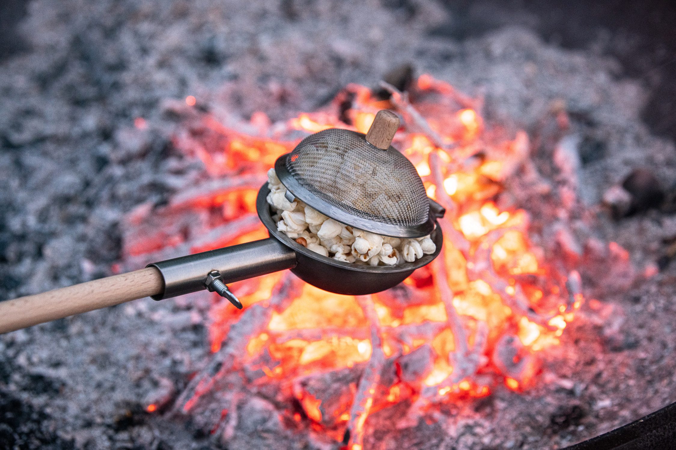 naturling Popcorn-Pfanne Huckleberry Popcorn Maker Set mit Holzstab & Hopser Popcornmais, Edelstahl (3-tlg)