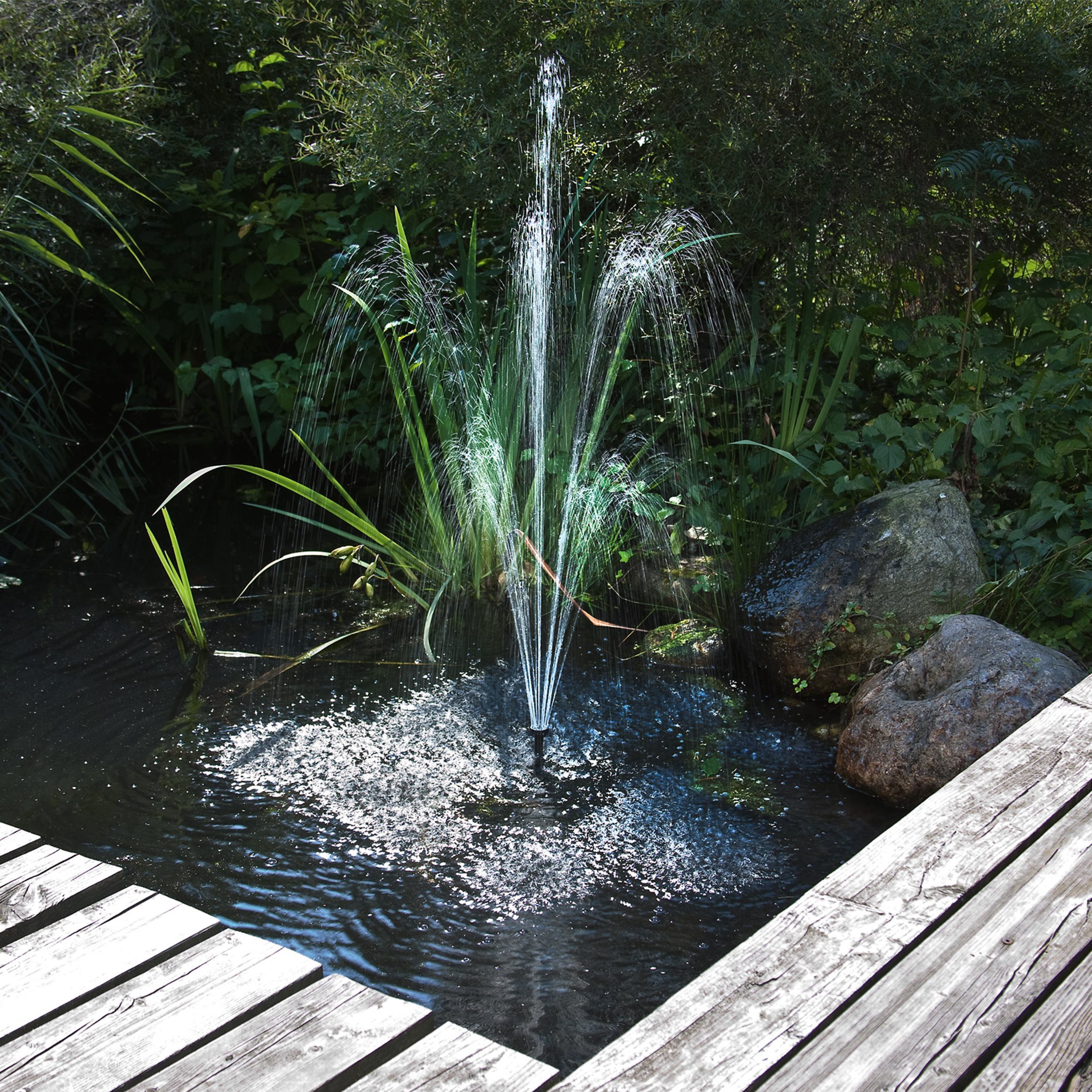 esotec Solarpumpe 900/1500 Siena Einzelpumpe 12-24V/DC 900-1500l/h LED-Anschluss 101758