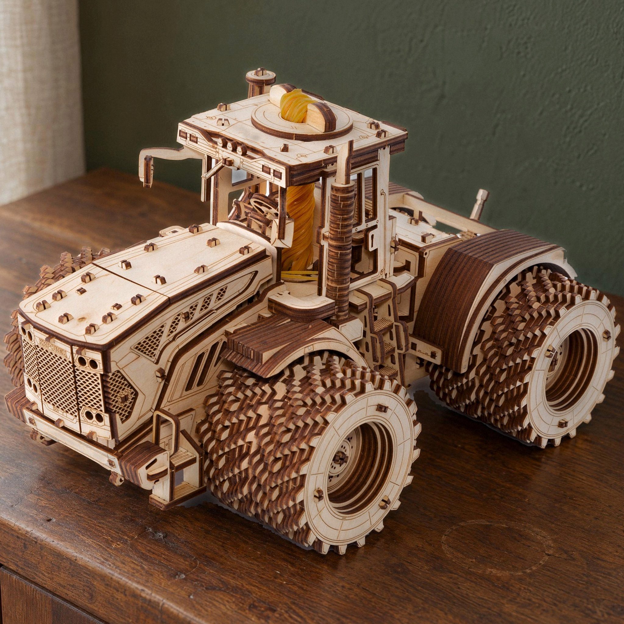 Eco Wood Art Modellbausatz Kirovets K-7M Traktor aus Holz, (206-tlg)