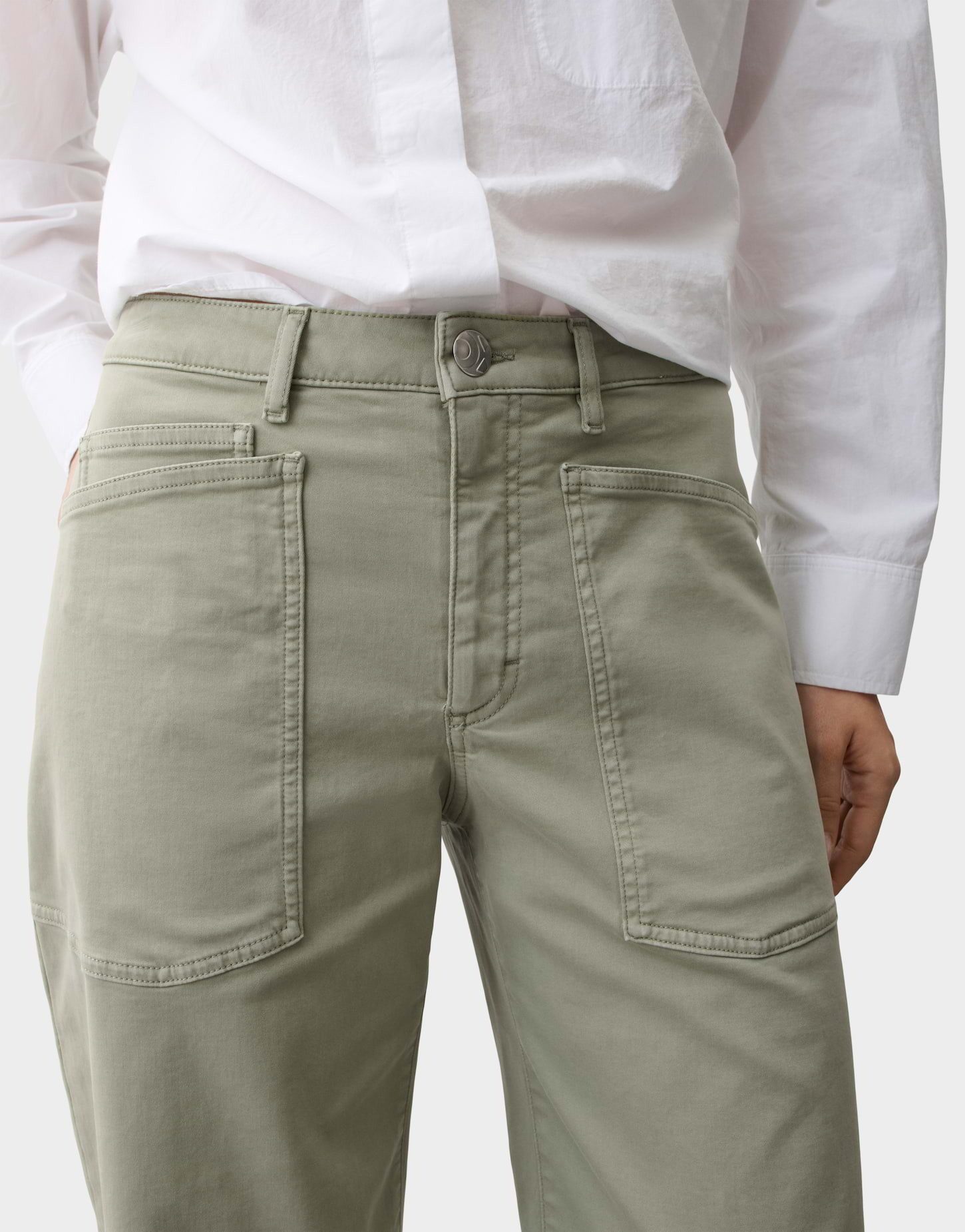 OPUS PANTS Relax-fit-Jeans Lisana vibrant aus weichem Satin Ovale Beinform mit Cargotaschen und Abnäher am Knie – Bild 4 von 5