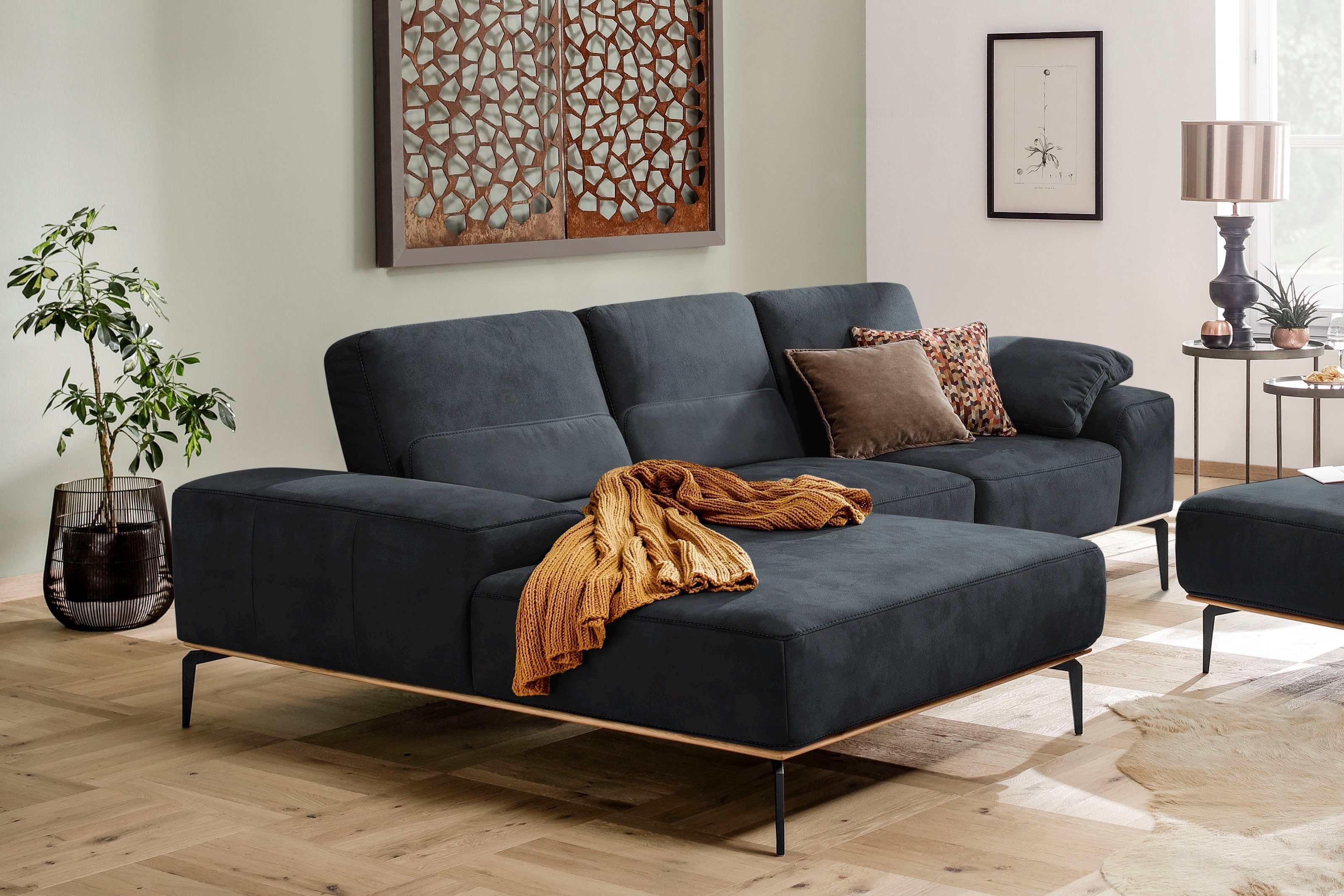 W.SCHILLIG Ecksofa run, Designsofa mit tollem Sitzkomfort, bequem, L-Form, mit Holzsockel, Füße in Schwarz pulverbeschichtet, Breite 279 cm