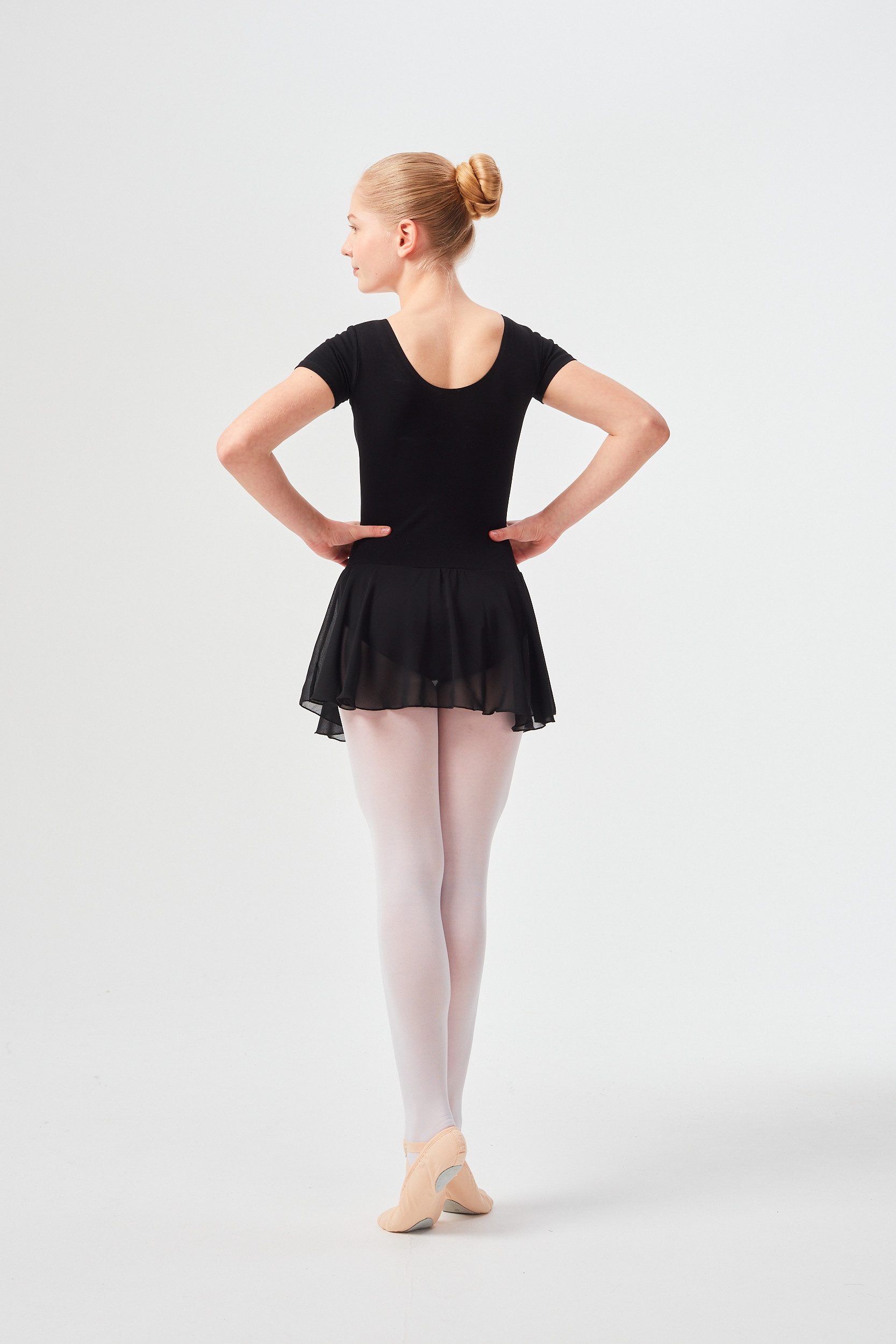 tanzmuster Chiffonkleid Ballettkleid Lucy mit kurzen Ärmeln Mädchen Ballettbody mit Chiffon Röckchen