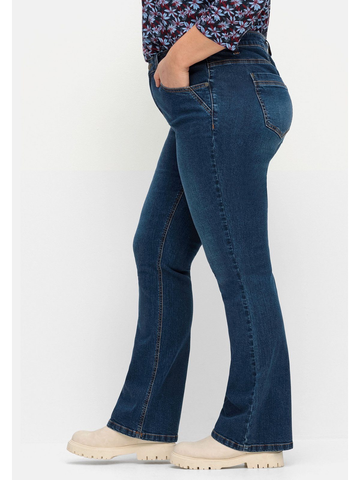schmalen Große Denim viel Sheego ideal Bootcut-Jeans dark blue Beinen Größen SUSANNE bei und Bauch