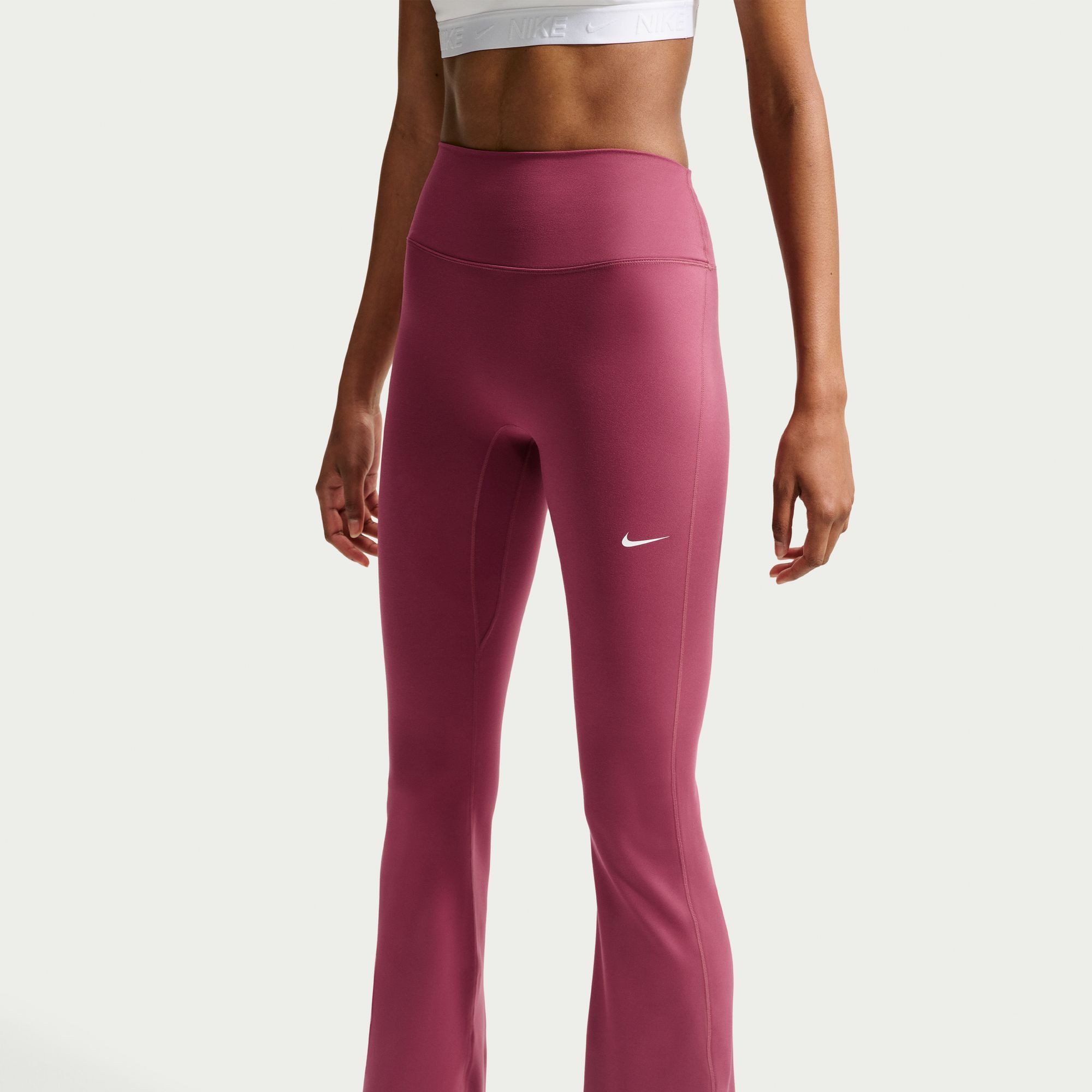 Nike Sporthose W NK ONE DF HR TGHT FLRE USEAM für Fitness-Training geeignet, aus Polyester und Elasthan