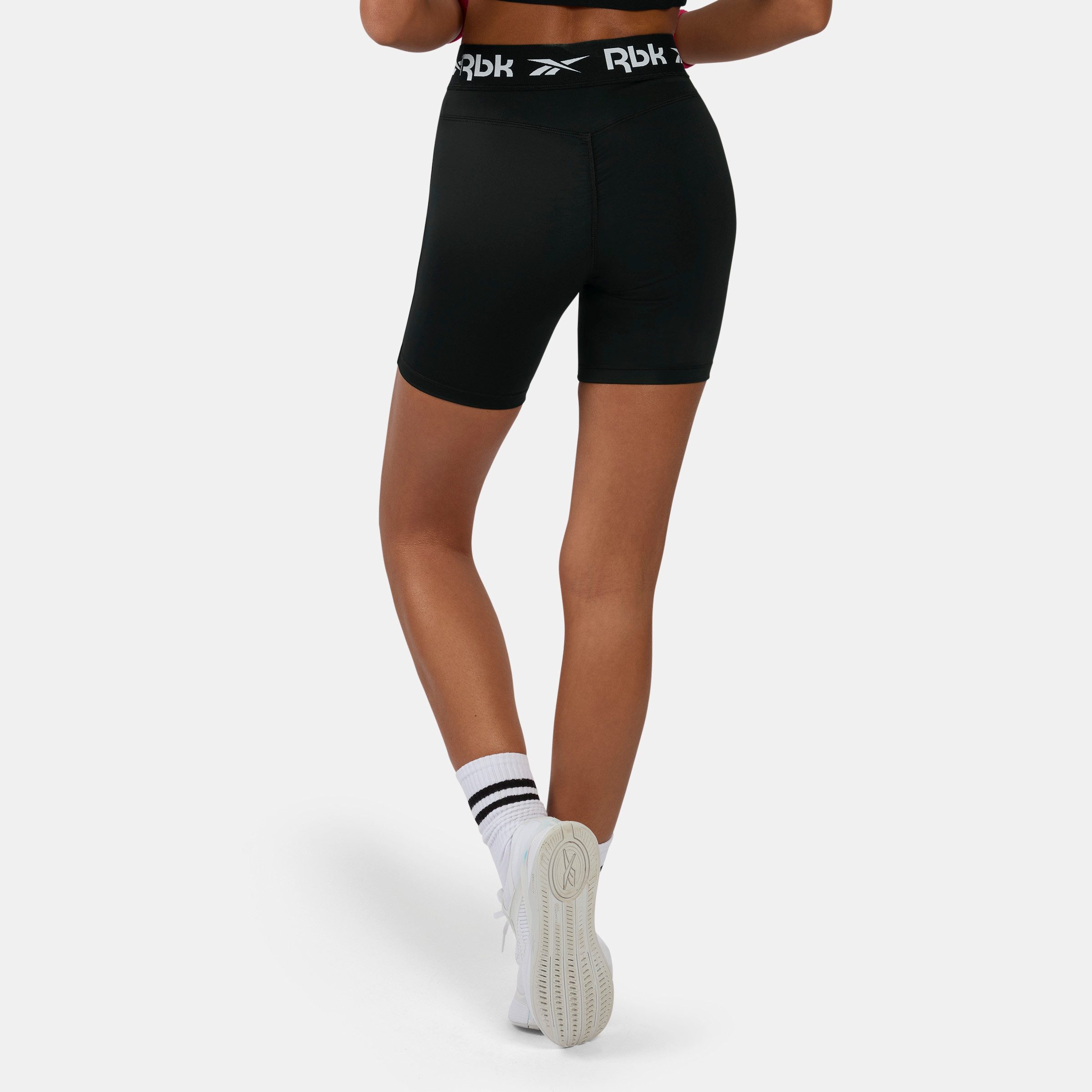 Reebok Trainingsshorts ID TRAIN RUCHED BIKER SHORTS aus Polyester und Elasthan, bequeme Passform, in den Größen XS bis XXL
