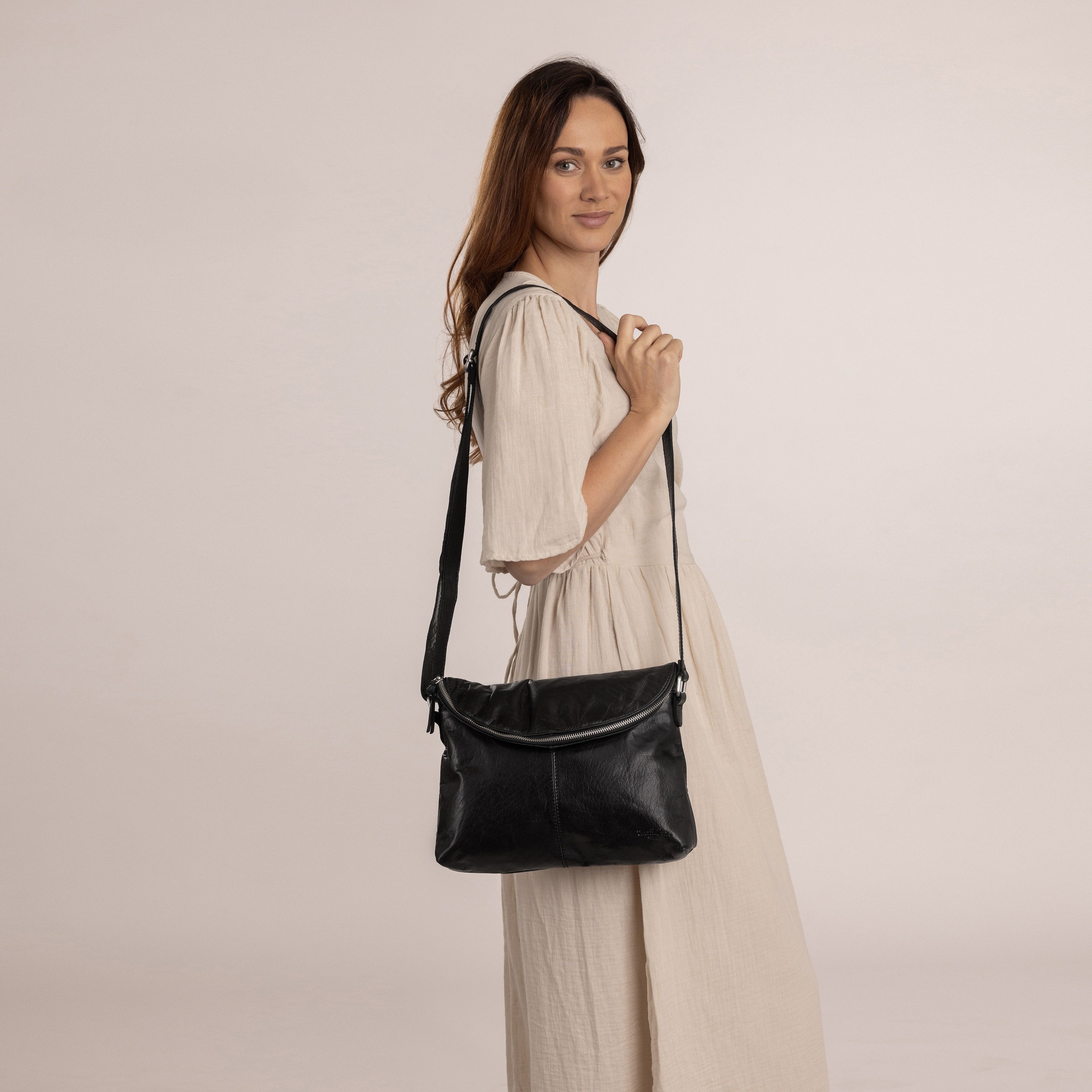 Gusti Leder Umhängetasche Gusti Leder Umhängetasche Gardenia (1-tlg)