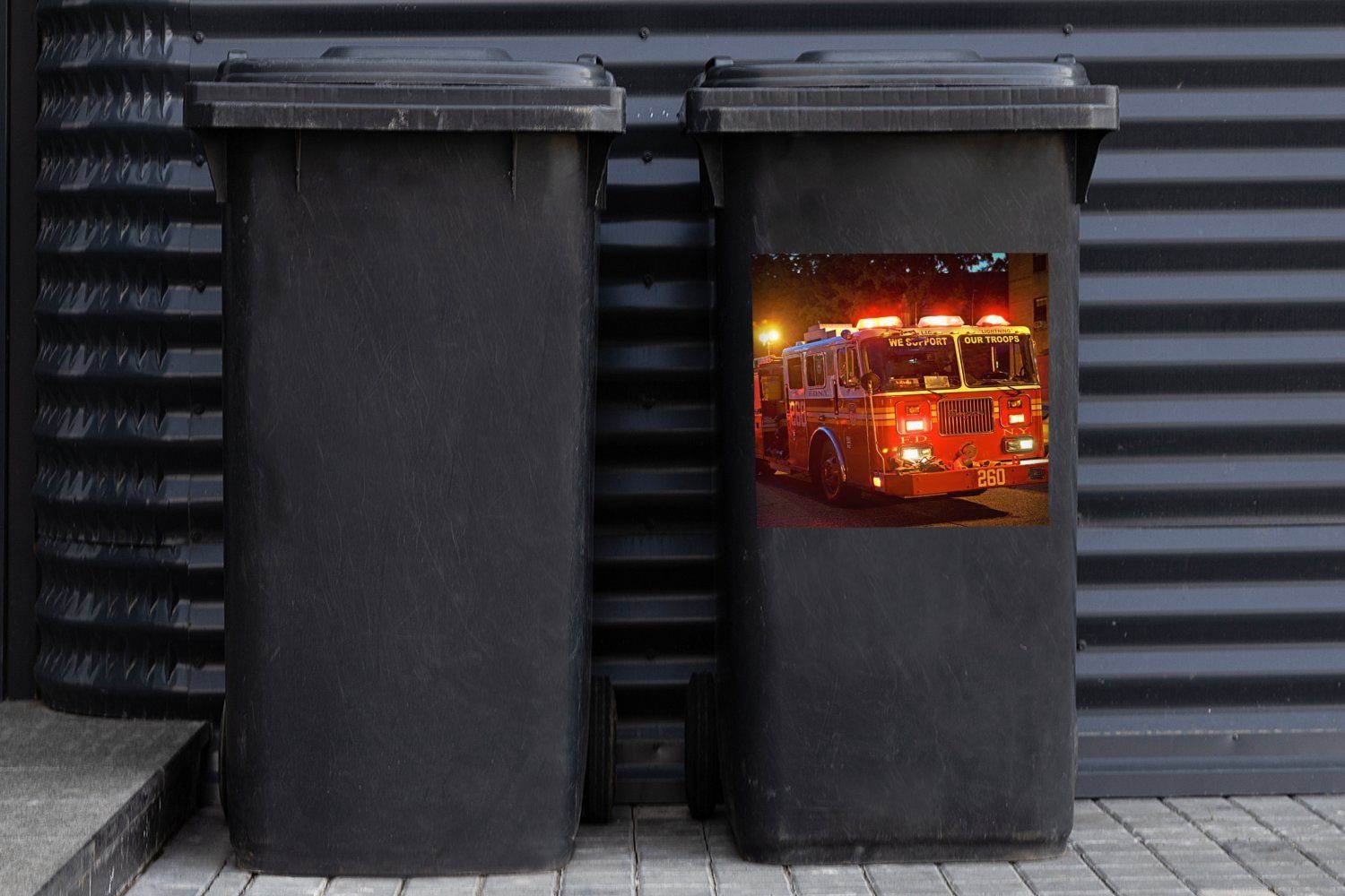 MuchoWow Wandsticker St), Sticker, (1 Mülleimer-aufkleber, Container, von Abfalbehälter New Feuerwehrfahrzeuge York Mülltonne, City