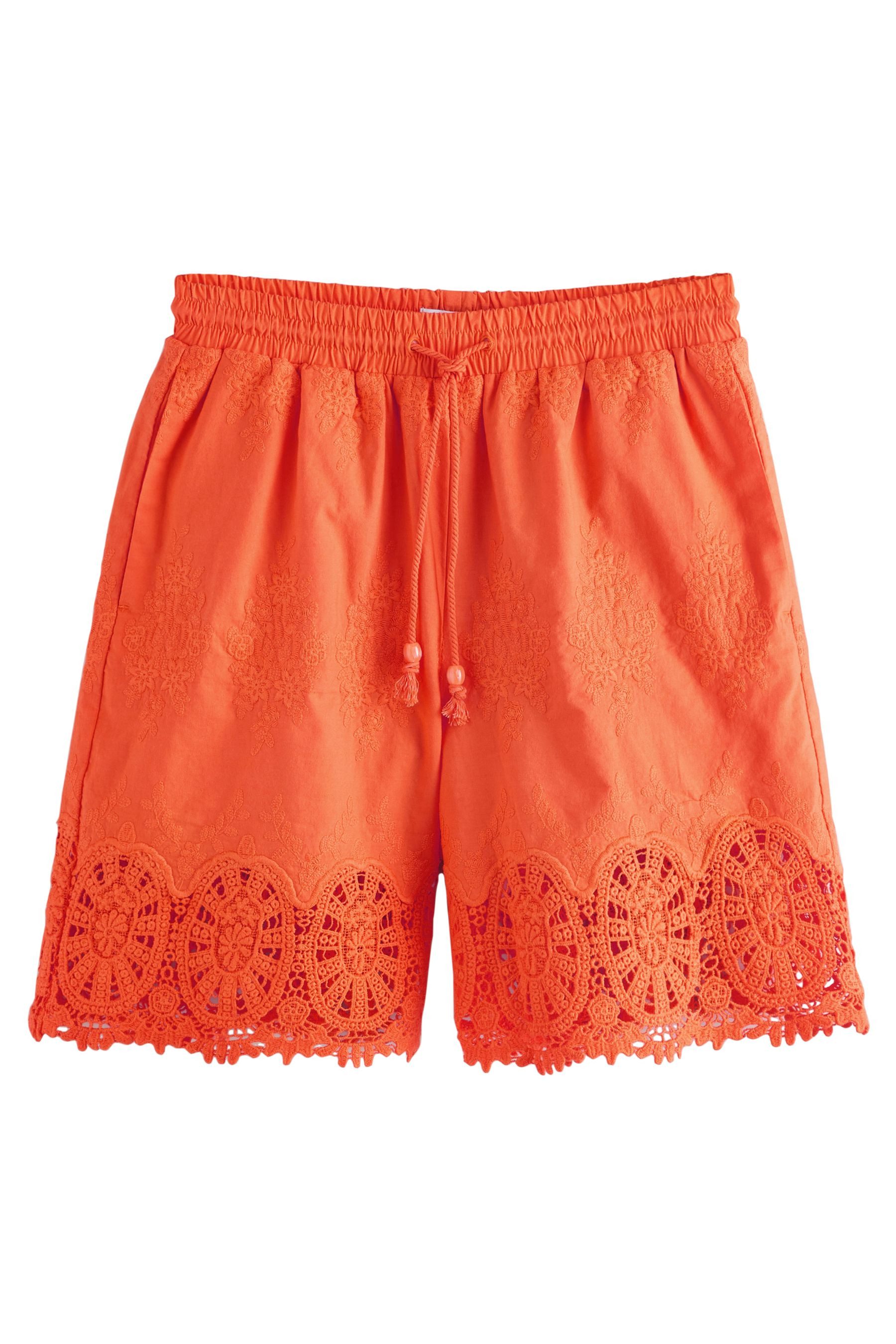 Shorts Shorts mit Häkelbesatz