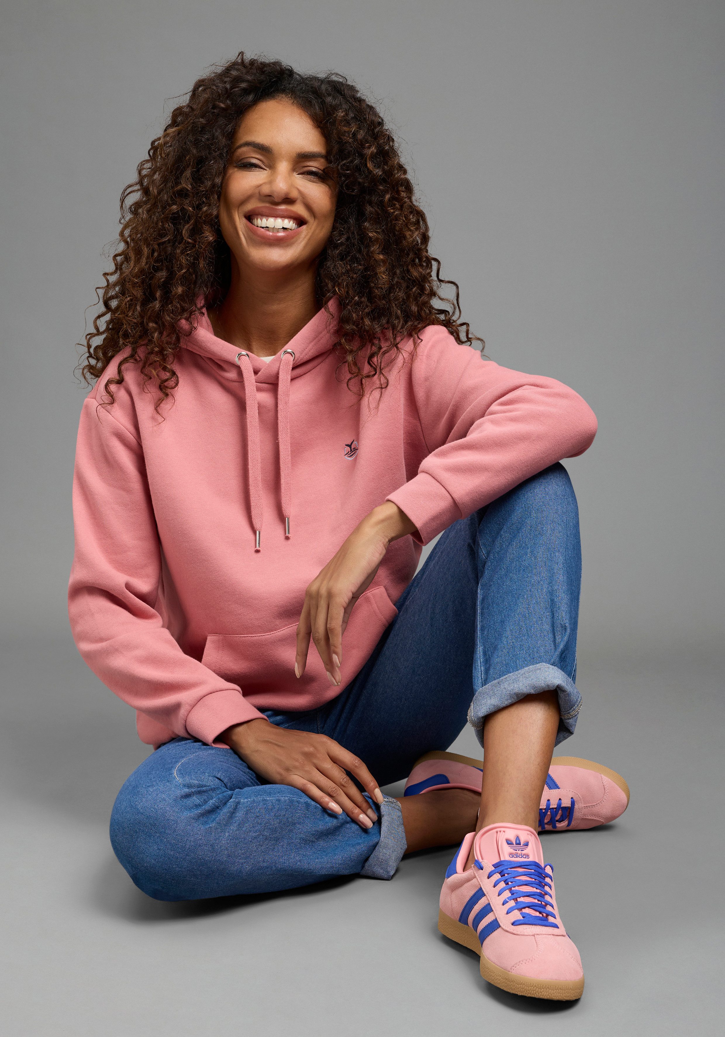 DELMAO Kapuzensweatshirt Weiche Baumwollmischung mit Kängurutasche & Kapuze. € 29,99, (€ 29,99 pro 1 Stk).