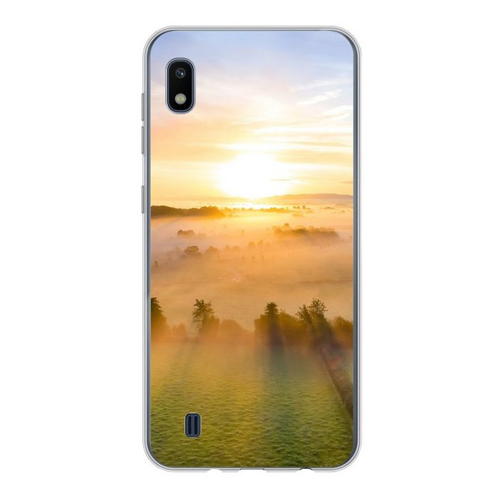 MuchoWow Handyhülle Farbenfroher Sonnenaufgang über einer ruhigen Landschaft Handyhülle Samsung Galaxy A10 Smartphone-Bumper Print Handy