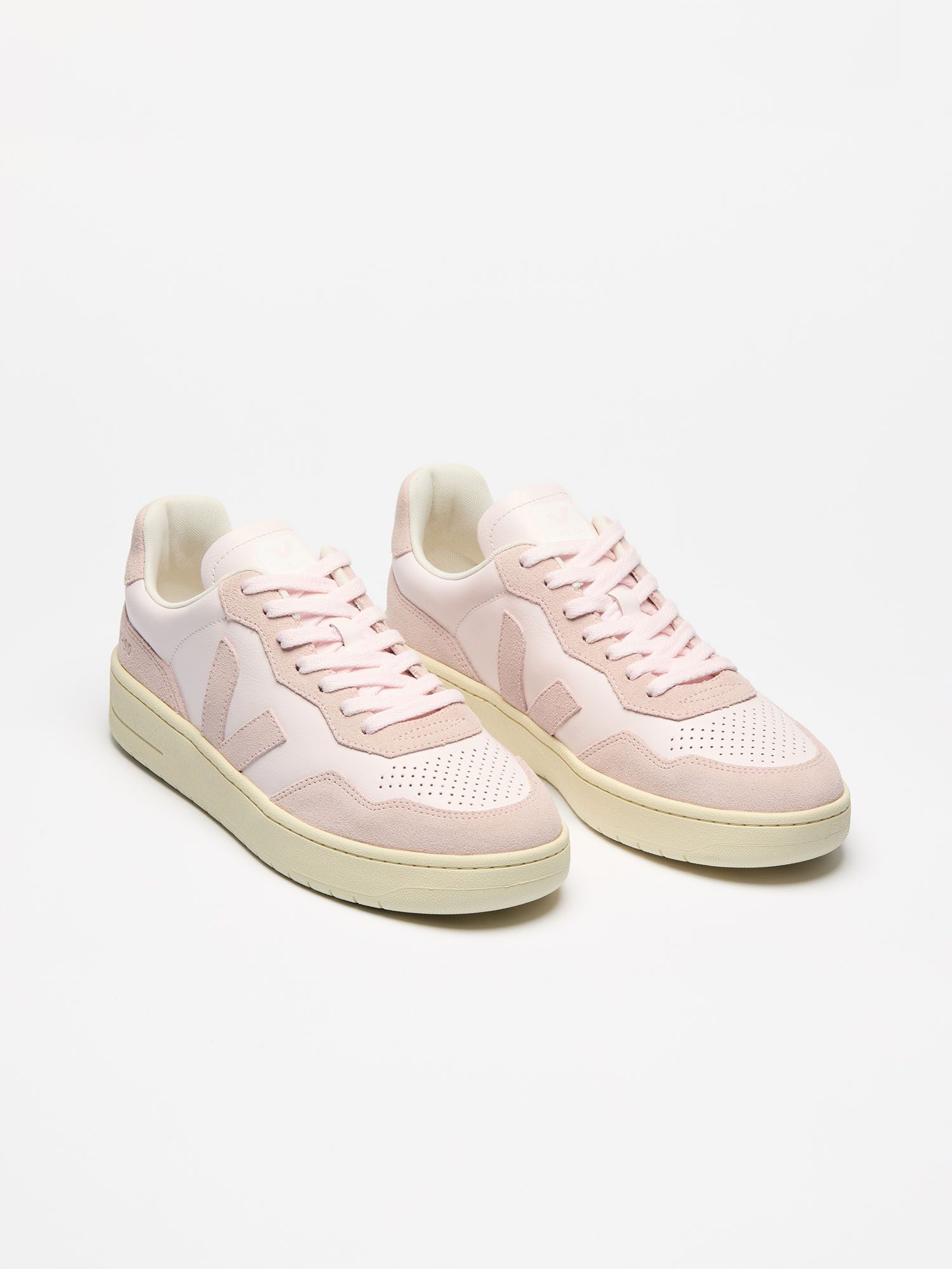 VEJA V-90 Sneaker