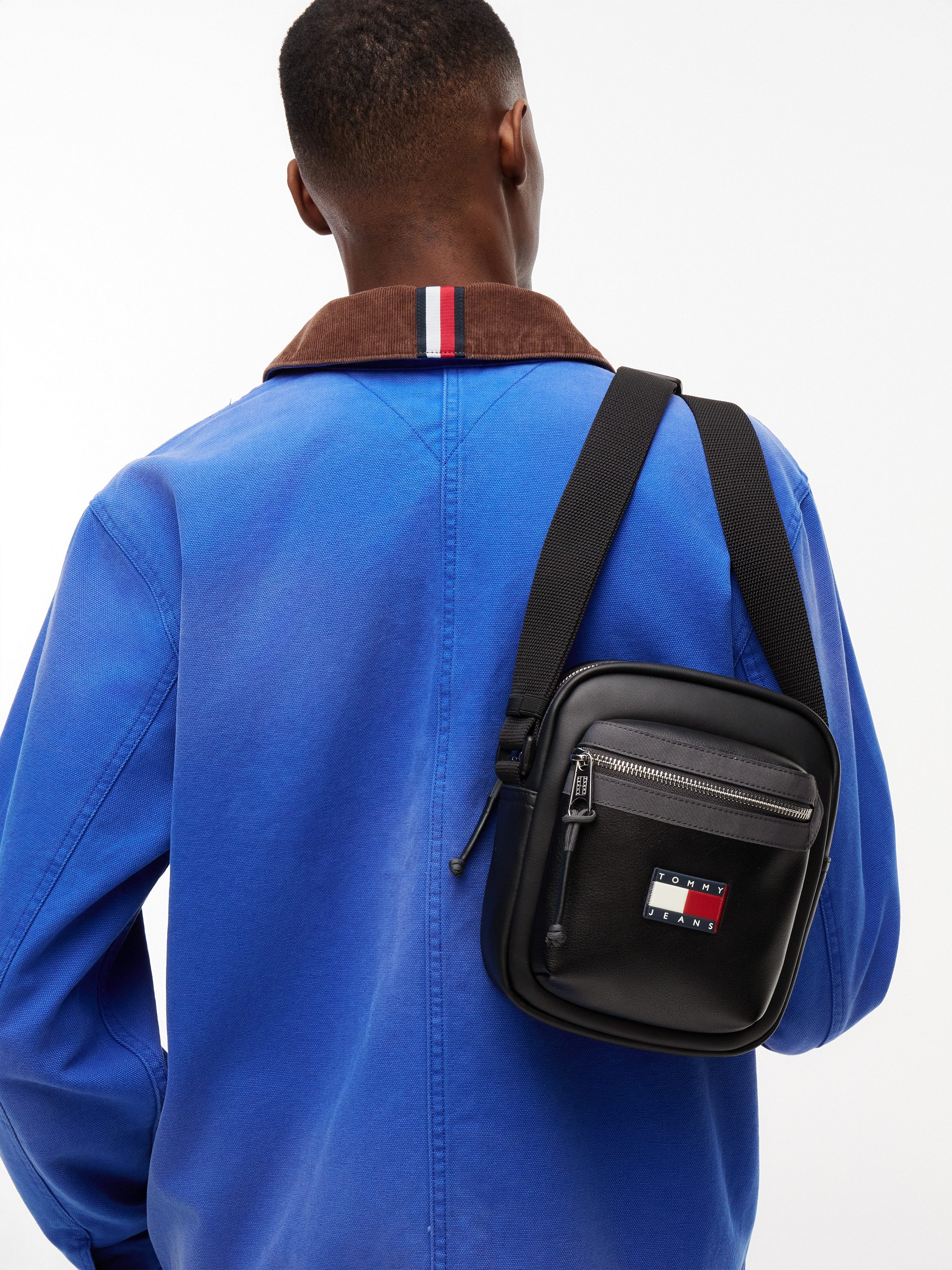 Tommy Jeans Umhängetasche TJM ELEVATED PU REPORTER, Herren Schultertasche, Crossbodybag mit Logo-Aufnäher