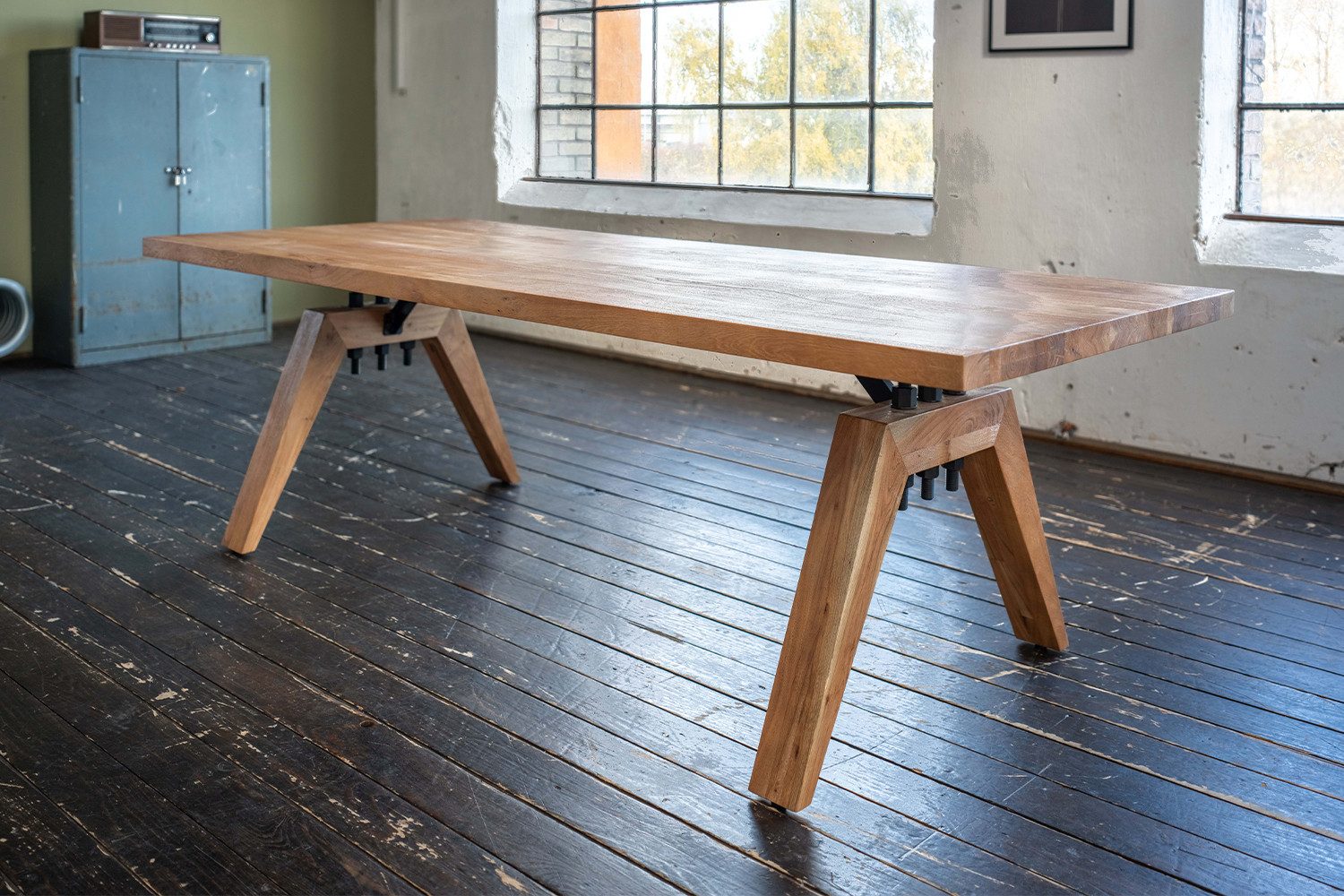 KAWOLA Esstisch WOODY Akazie massiv - Rustikal & Modern - Gesellige Runden, Massivholz, Gebürstet, Gerade Kante, Landhaus Design