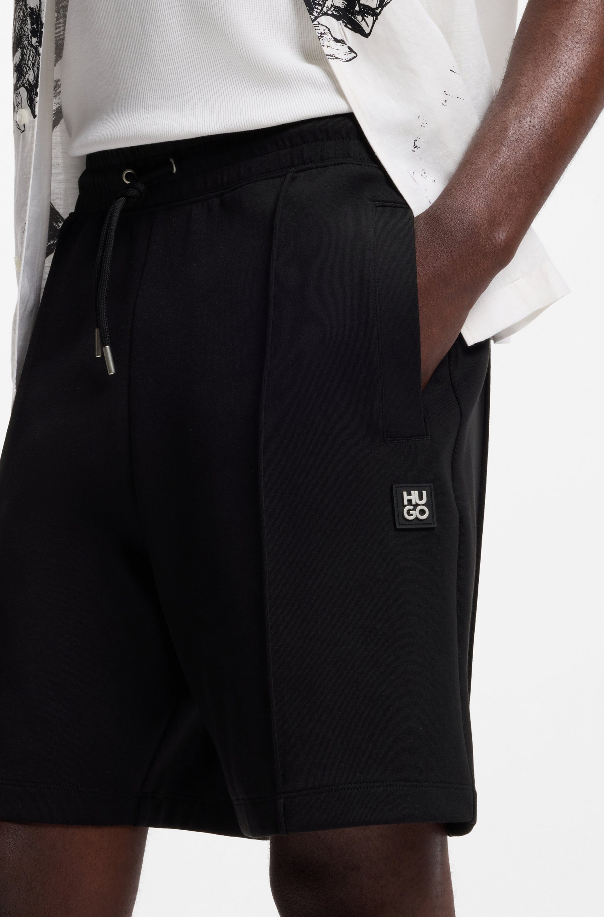 HUGO Sweatshorts Dimacshort Regular Fit, Baumwoll-Mix, Eingrifftaschen