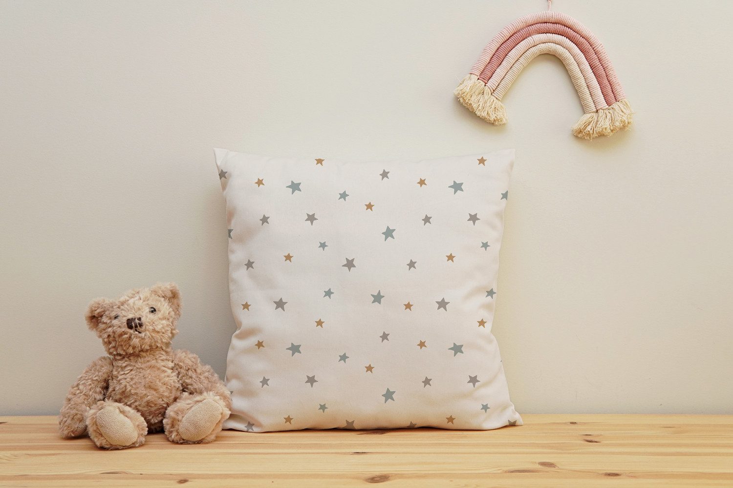 queence Dekokissen Bunte Sterne, Kissenhülle mit HD Premium Druck, geruchsneutral, 40x40cm