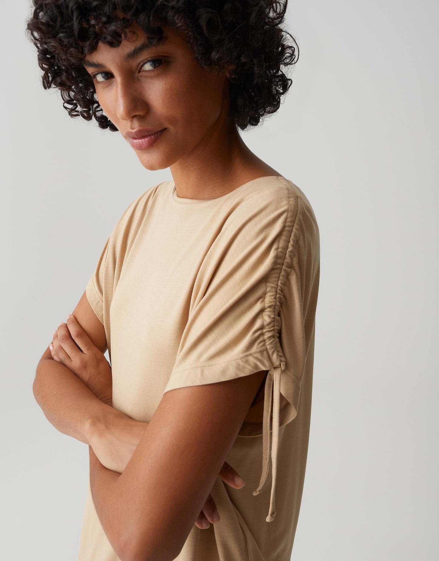 OPUS Kurzarmshirt Sokaro aus glattem Jersey mit fließendem Fall Zarte Falten geben dem Look eine lockere Leichtigkeit – Bild 4 von 5
