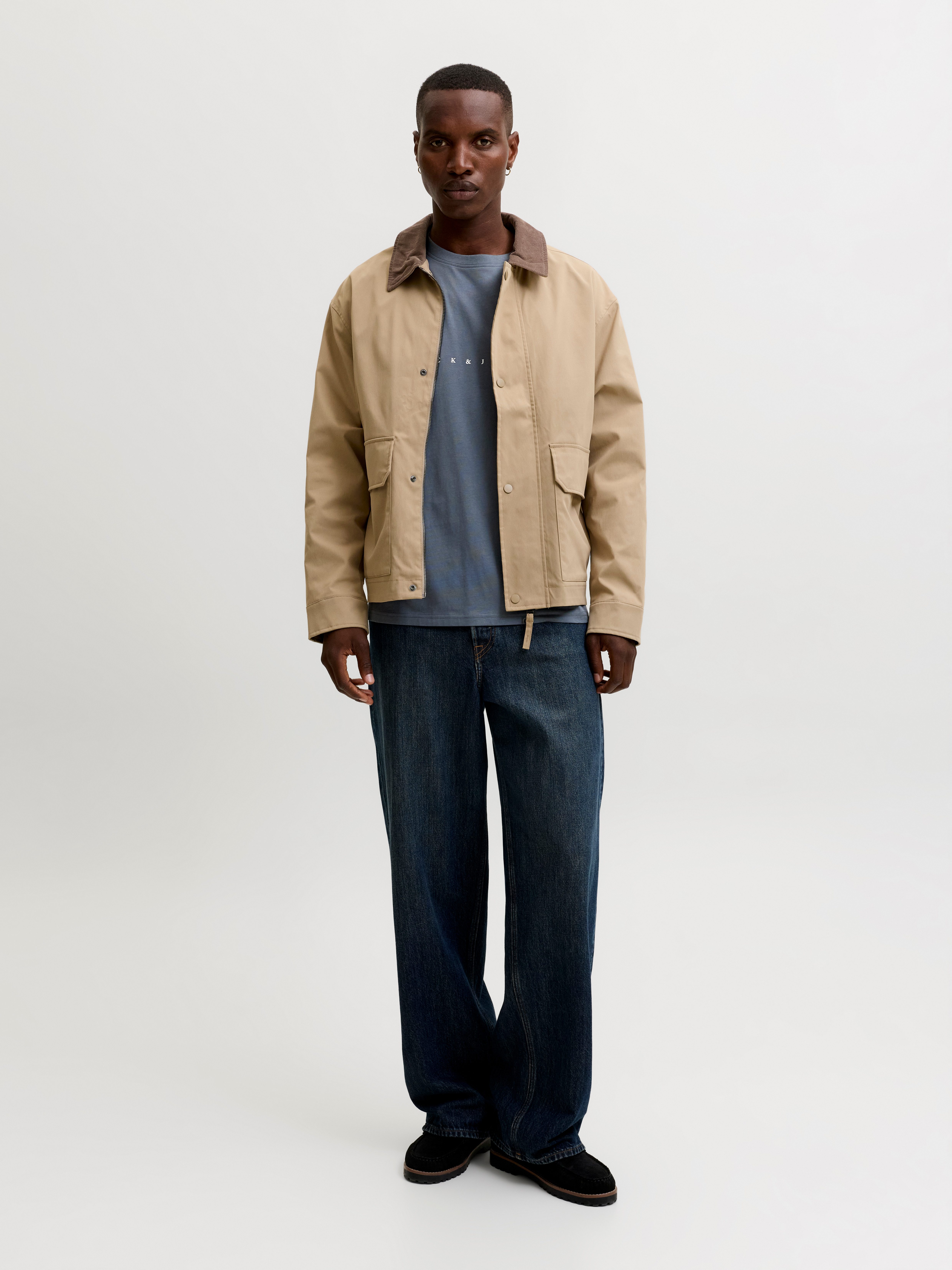 Jack & Jones Rundhalsshirt JJESTAR mit Pigmentprint und Baumwollgefühl Baumwolle, relaxed fit