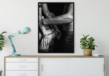 Pixxprint Leinwandbild Sexy Frau in Handschellen, Wanddekoration (1 St), Leinwandbild fertig bespannt, in einem Schattenfugen-Bilderrahmen gefasst, inkl. Zackenaufhänger
