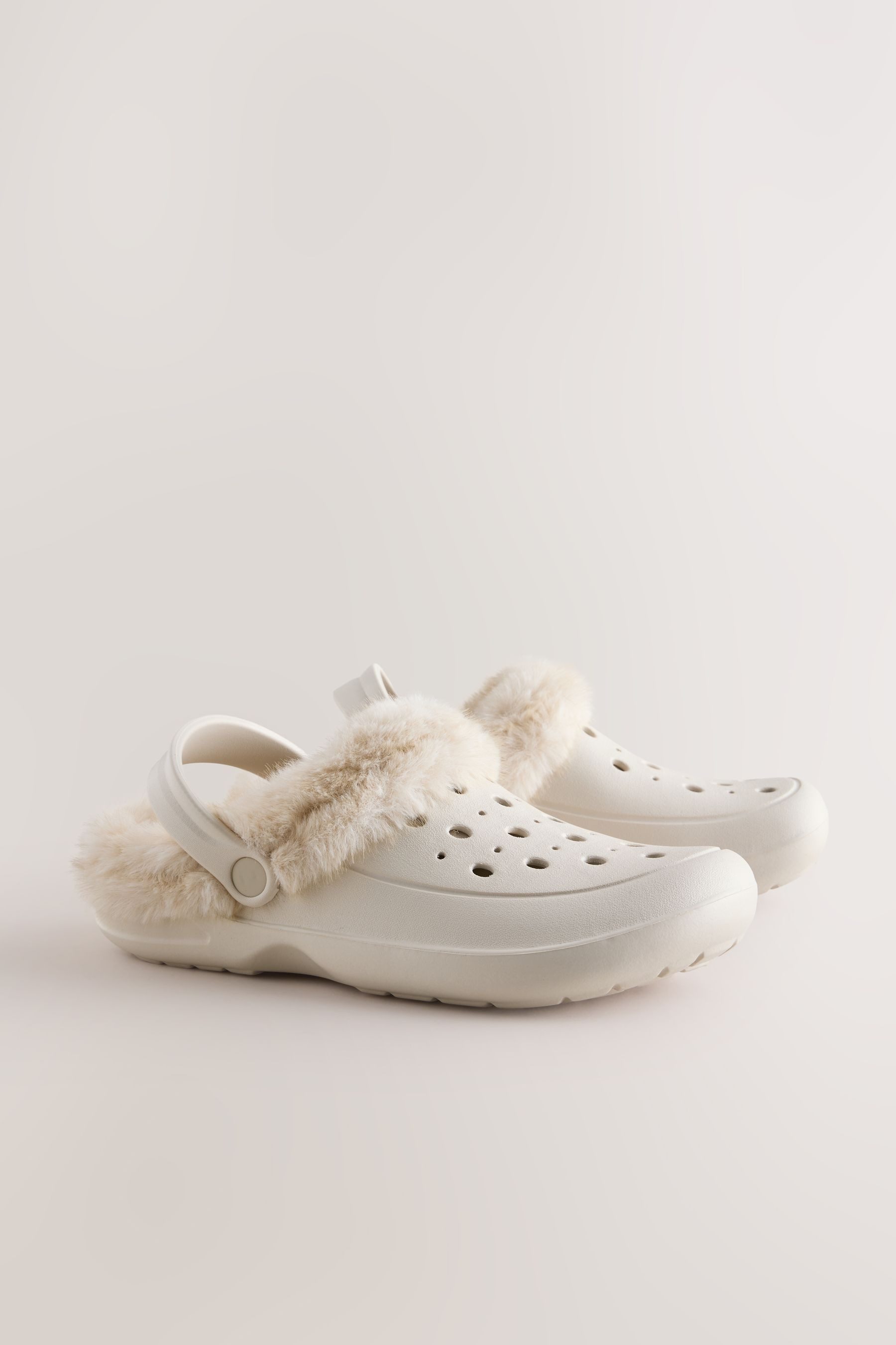 Next Gefütterte Clogs mit Kunstfell und Fersenriemen Hausschuh – Bild 5 von 5