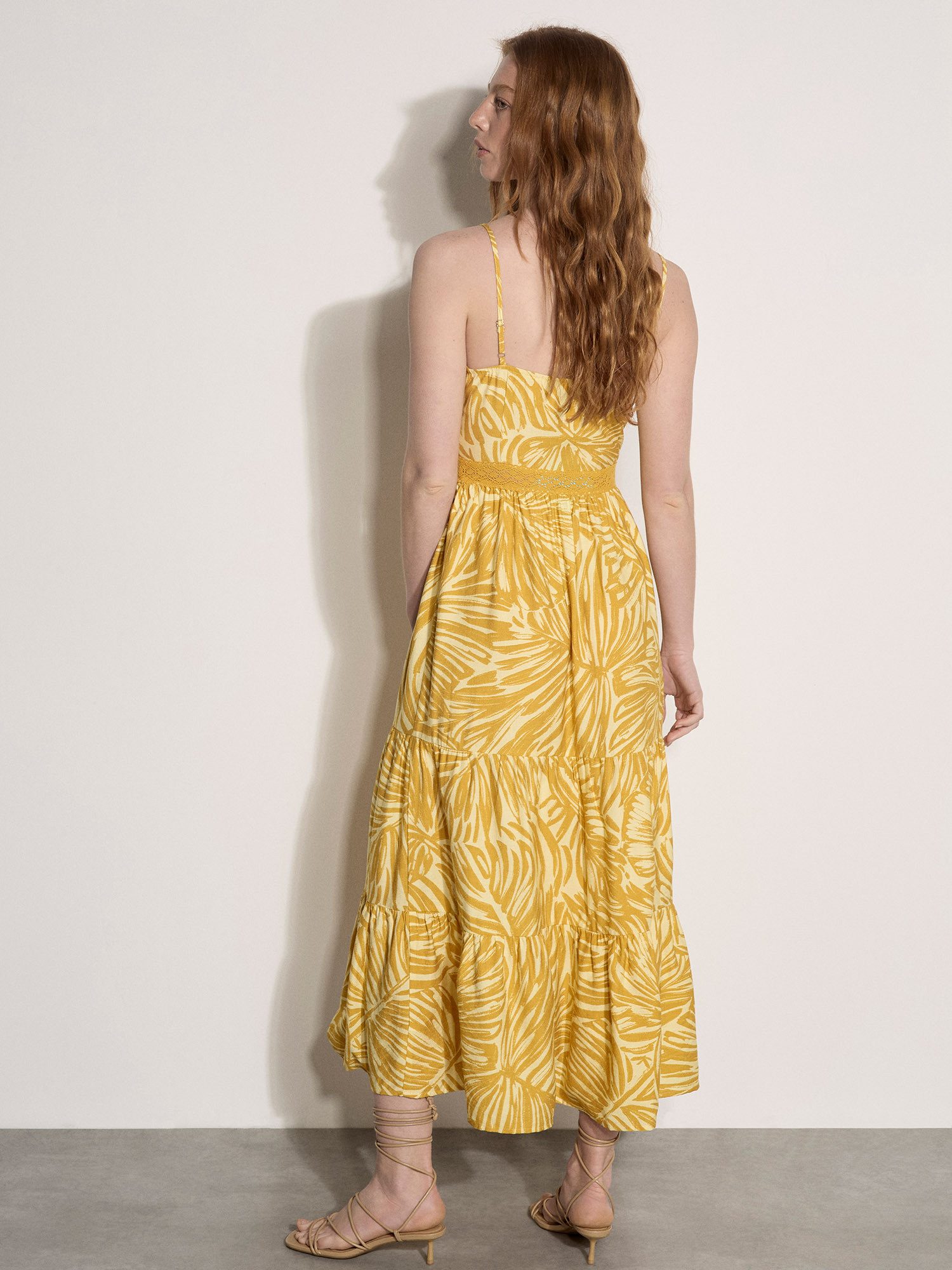 Apricot Maxikleid Cami-Maxikleid mit abstraktem Blattmuster und Spitze