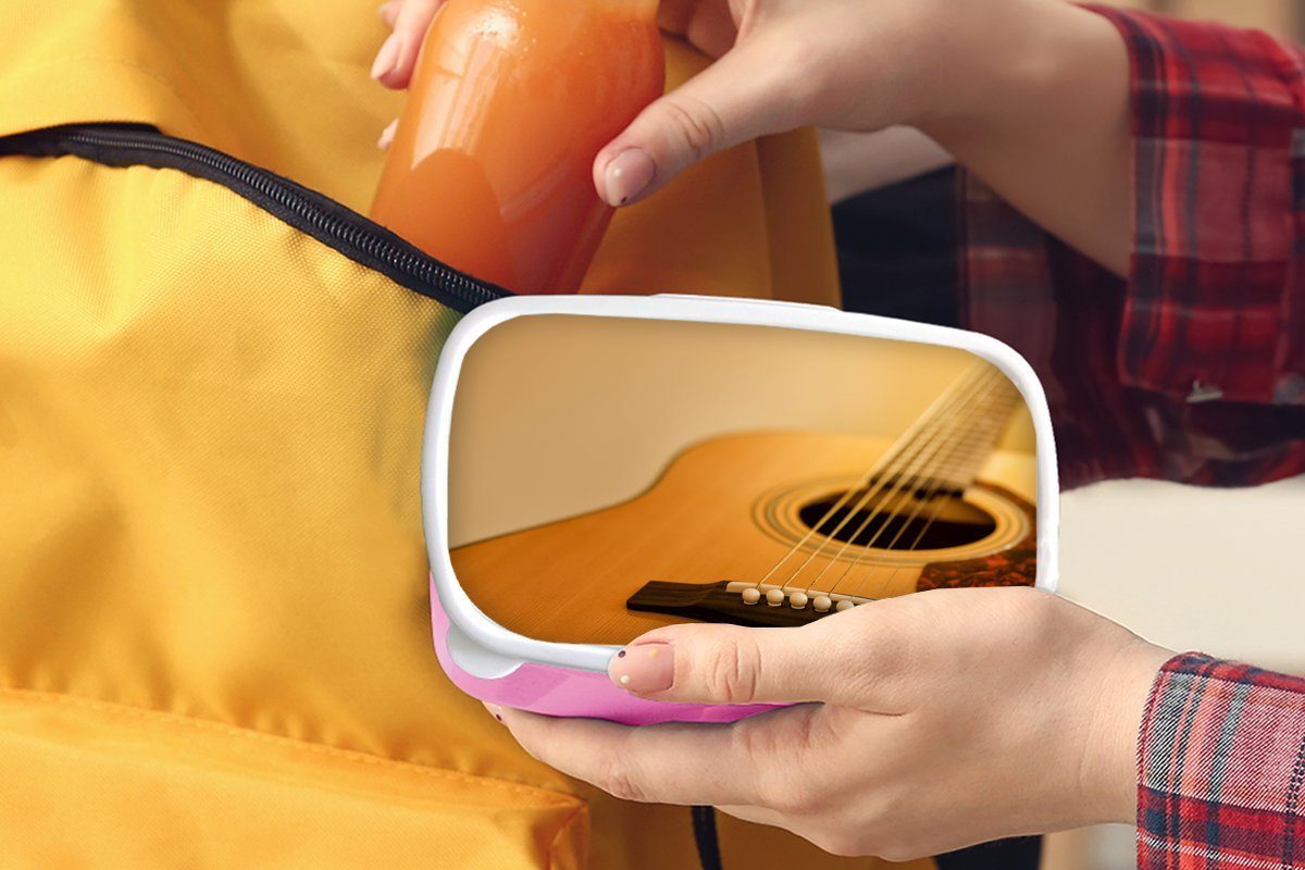MuchoWow Lunchbox Gekippte Ansicht Brotdose Erwachsene, Kinder, Gitarre, Brotbox Kunststoff für einer Snackbox, akustischen rosa Mädchen, (2-tlg), Kunststoff