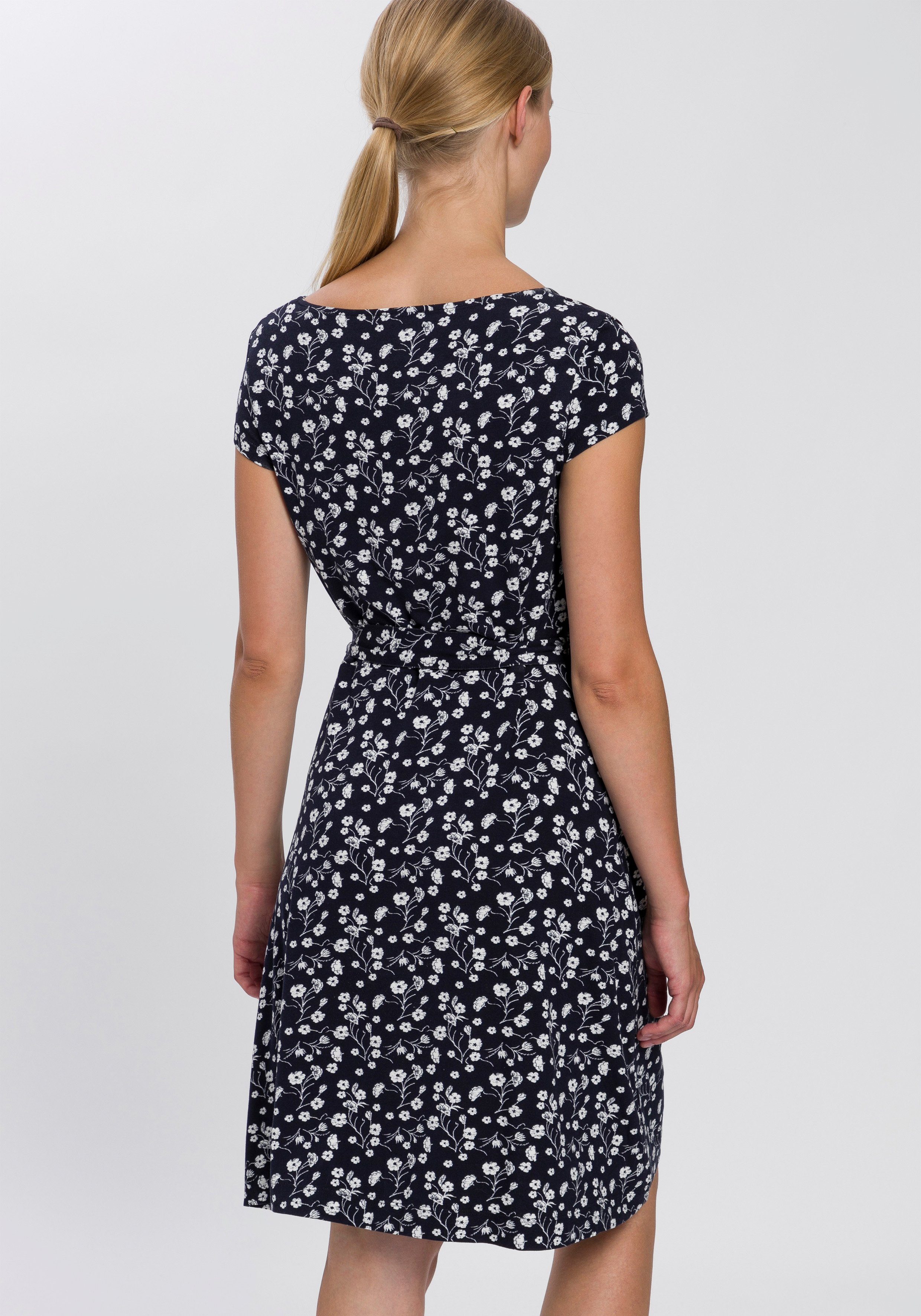 TOM TAILOR Jerseykleid mit Bindegürtel der in navy-weiß-geblümt Taille