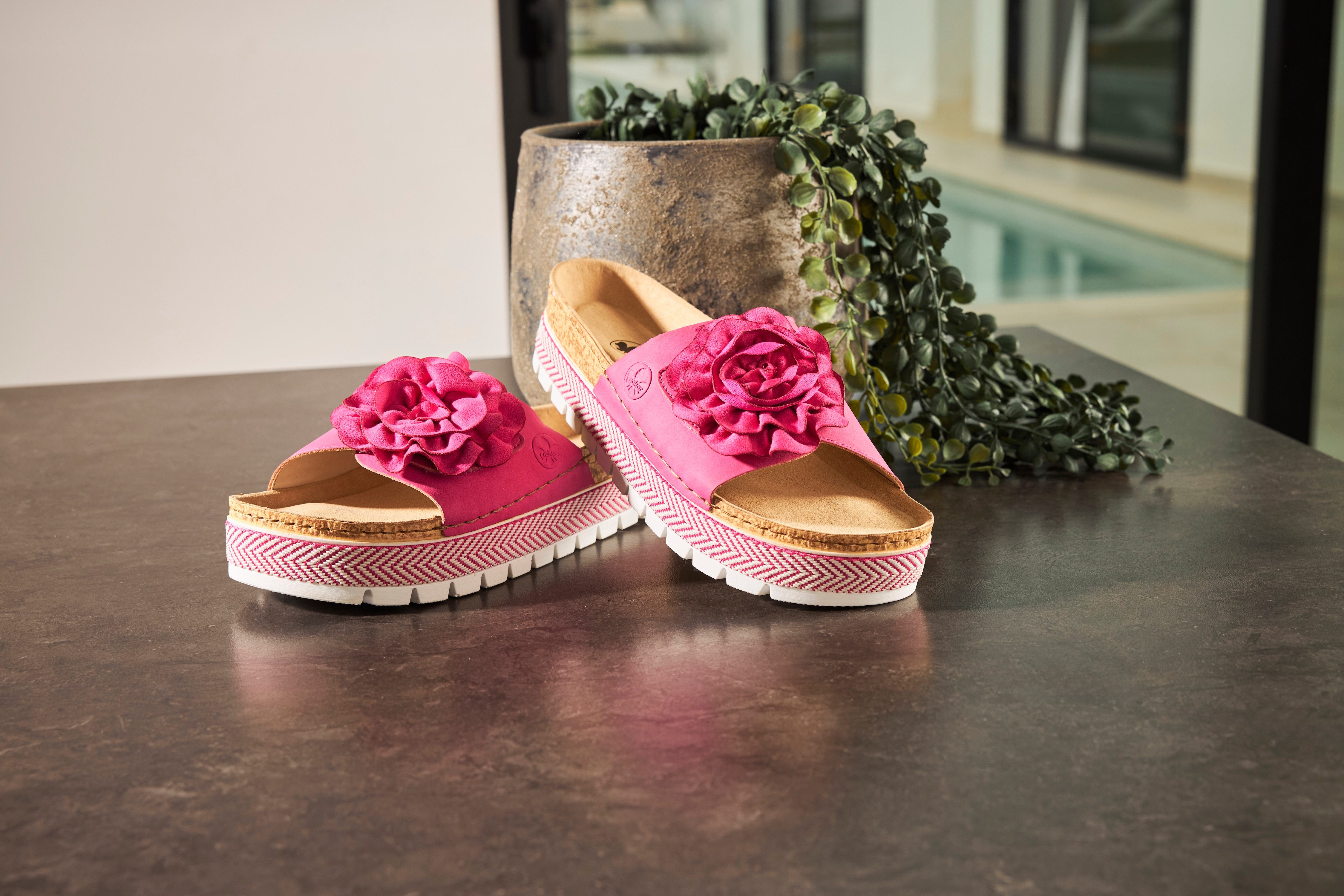 Rieker Pantolette Sommerschuh, Schlappen mit modischem Plateau