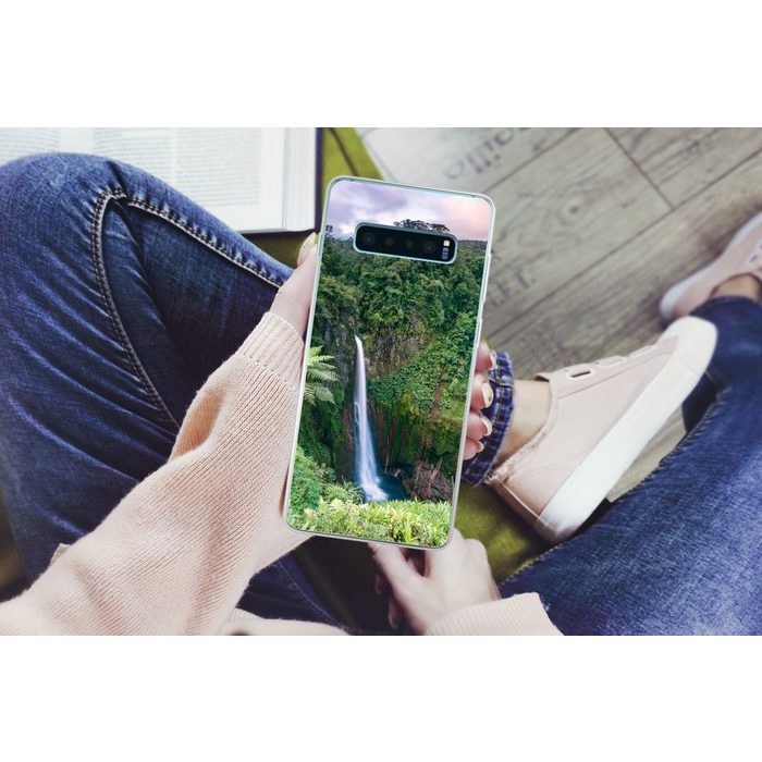 MuchoWow Handyhülle Blick auf einen Wasserfall im fantastischen Regenwald in Costa Rica Phone Case Handyhülle Samsung Galaxy S10+ Silikon Schutzhülle FN11430