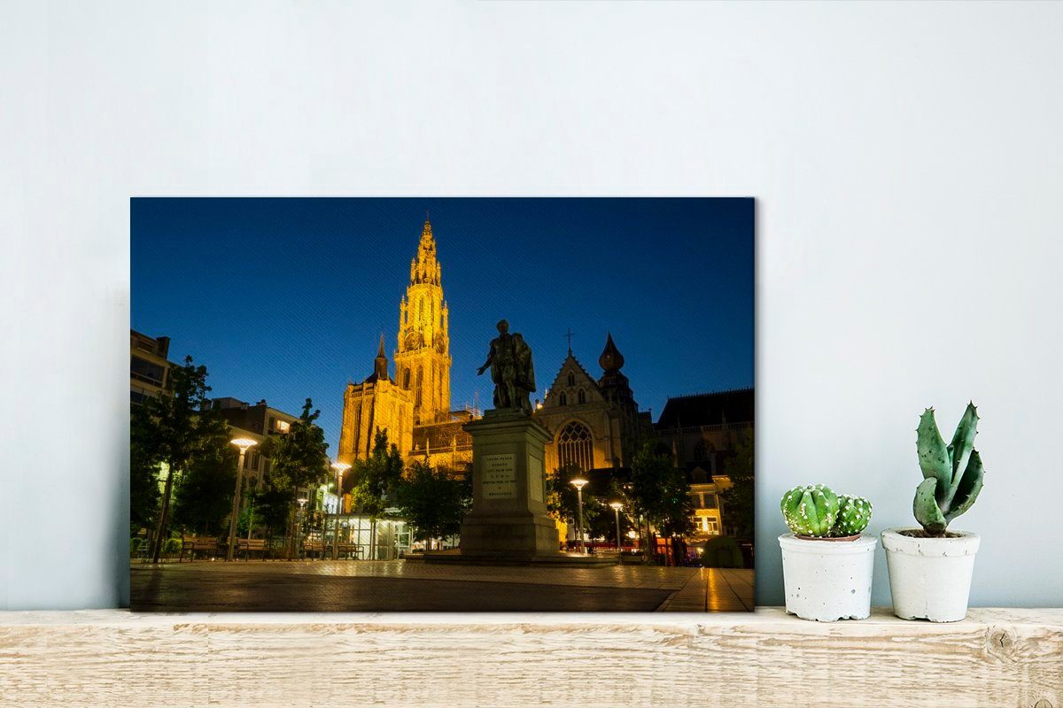 Antwerpen, Statue - OneMillionCanvasses® Nacht - Leinwandbild St), Wandbild cm (1 Leinwandbilder, Aufhängefertig, 30x20 Wanddeko,